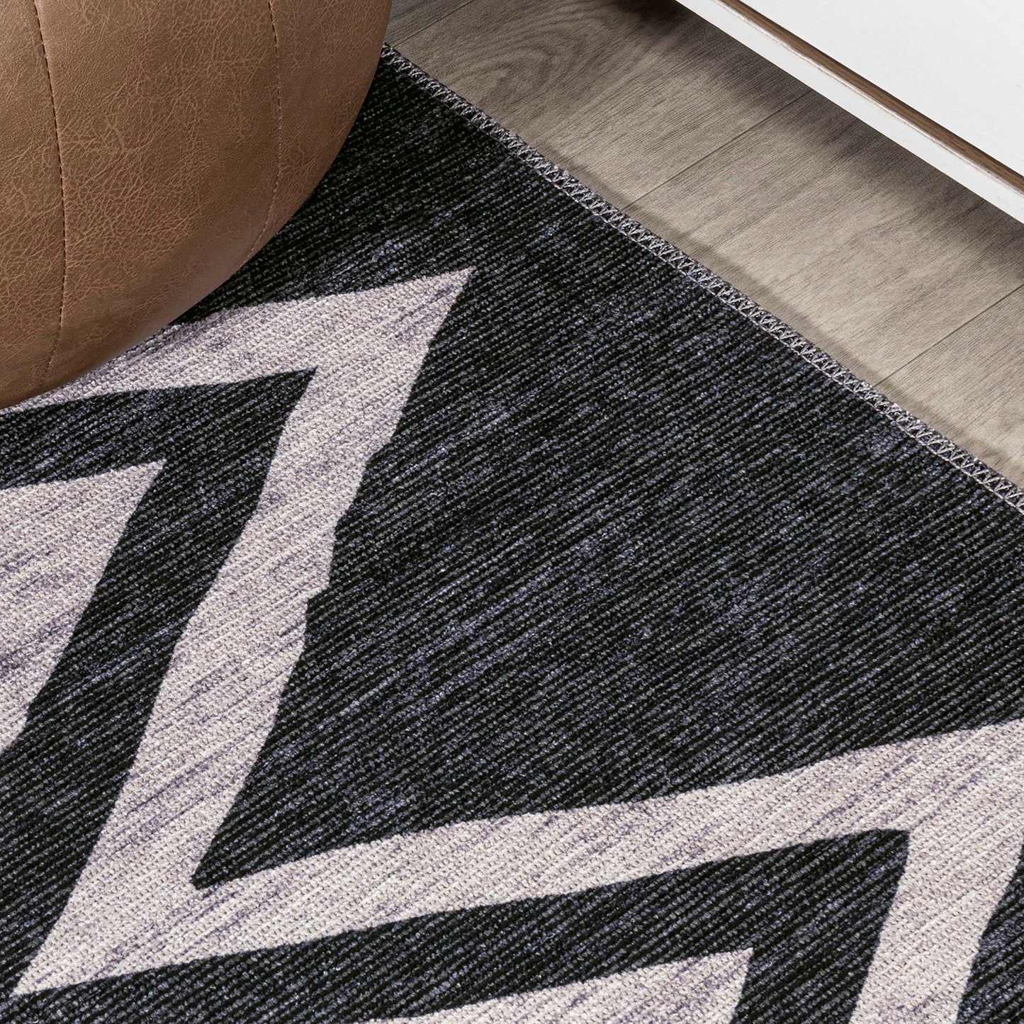 JONATHAN Y Machine Washable Ivory/Navy Indoor Area Rug 4X6 ft, Siksak Modern Chevron Border for Living Room, Bedroom, Kitchen, Office, Easy-Cleaning, Pet-Friendly, Non-Shedding WSH124A-4