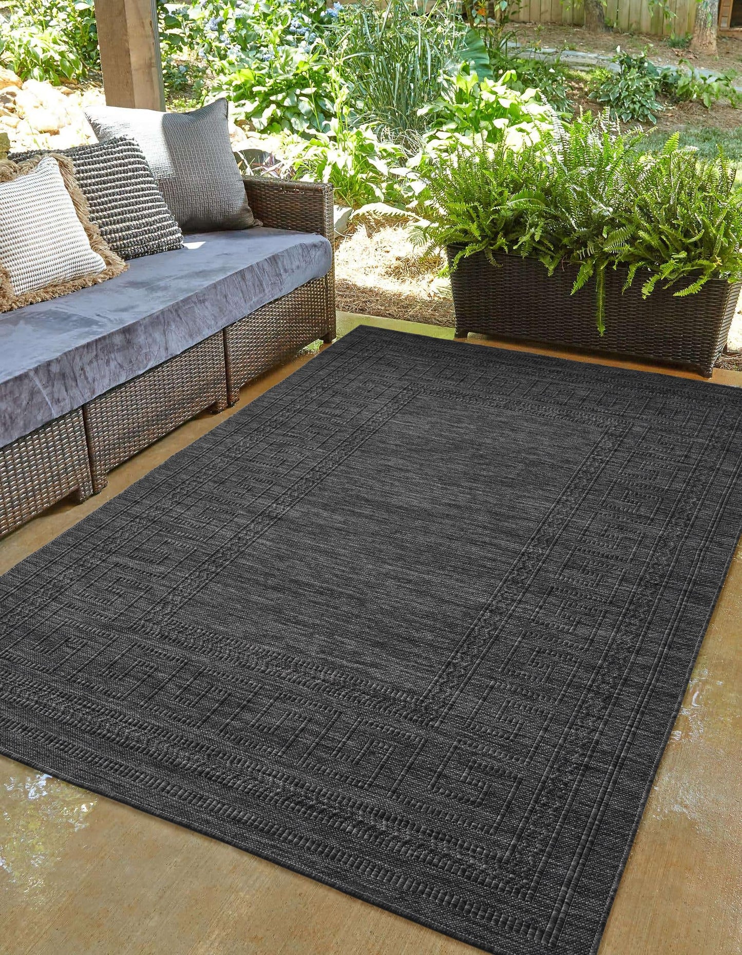 RUGGERRUGS Diana Textured Foldable Indoor Outdoor Rug, 5x7, Weather Resistant, Easy Clean, UV Resistant, Modern Bordered Patio Carpet for Porch, Deck, Backyard, Living Room (5' x 7', Charcoal)