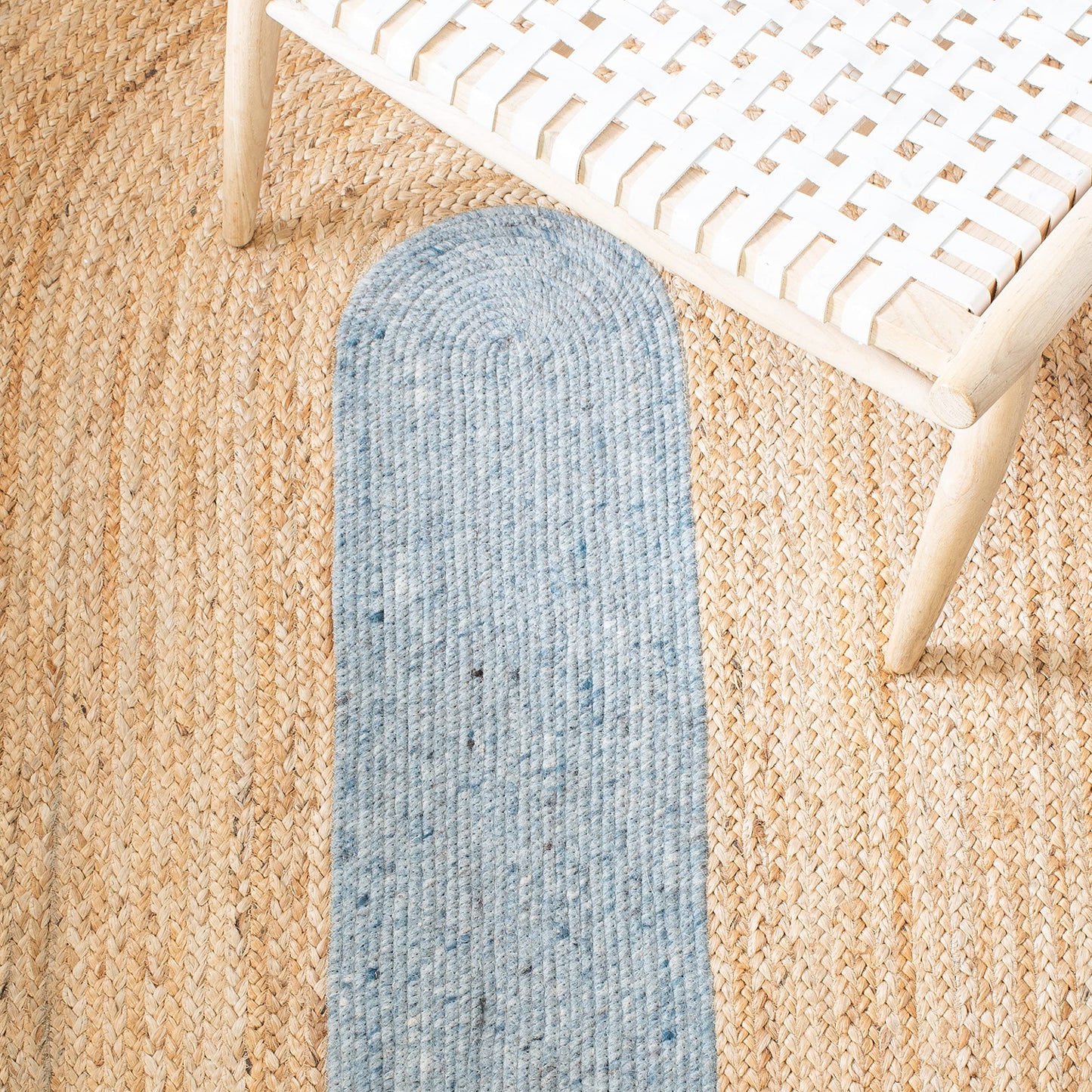 SAFAVIEH Braided Collection 4' Round Light Blue/Gold BRD910H Handmade Country Cottage Reversible Jute Area Rug