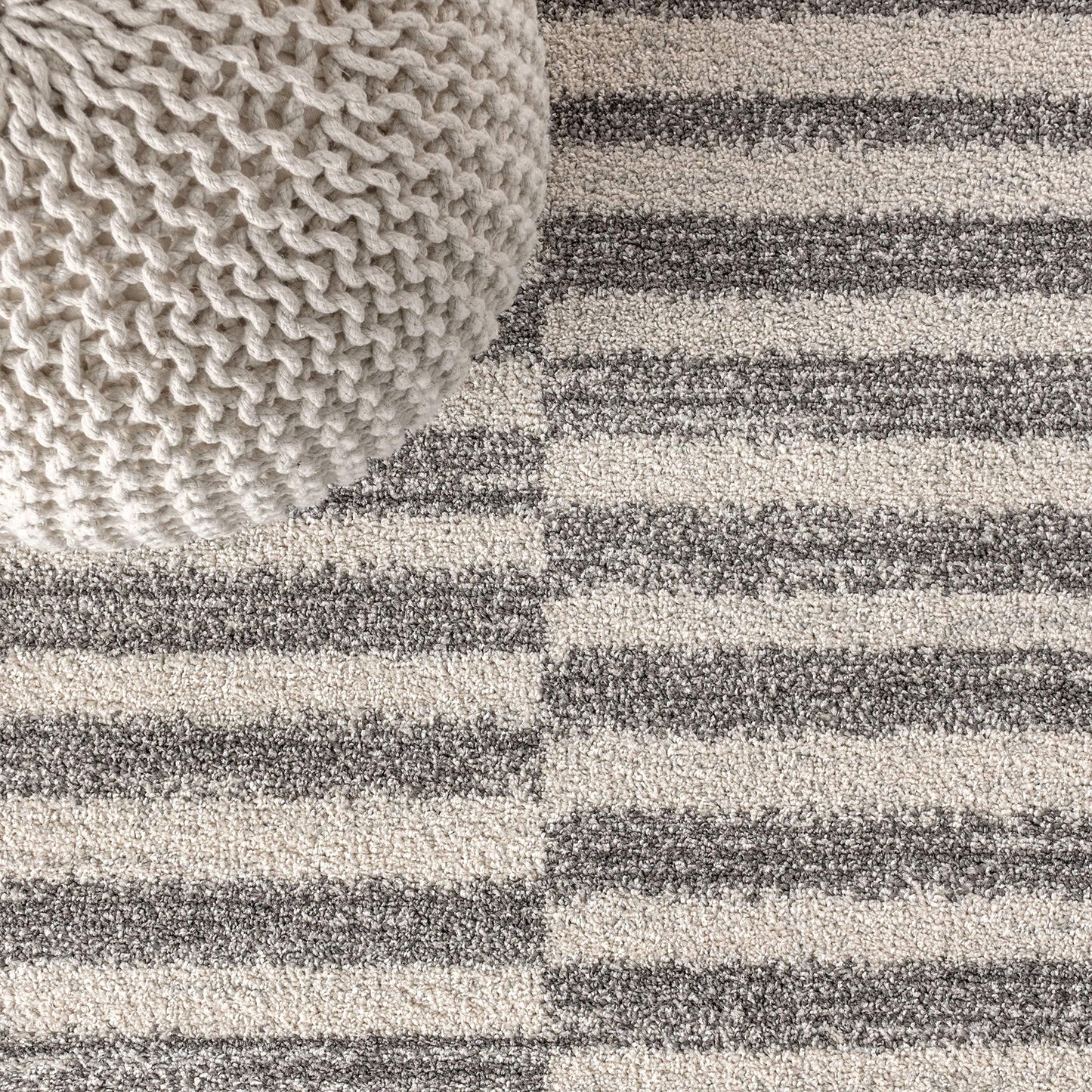 JONATHAN Y Lyla Offset Stripe Gray/Cream Indoor Area Rug, 4x6, Contemporary, Modern, Easy-Cleaning for Living Room, Bedroom, Kitchen, Pet Friendly, Non-Shedding (MOH204A-4)