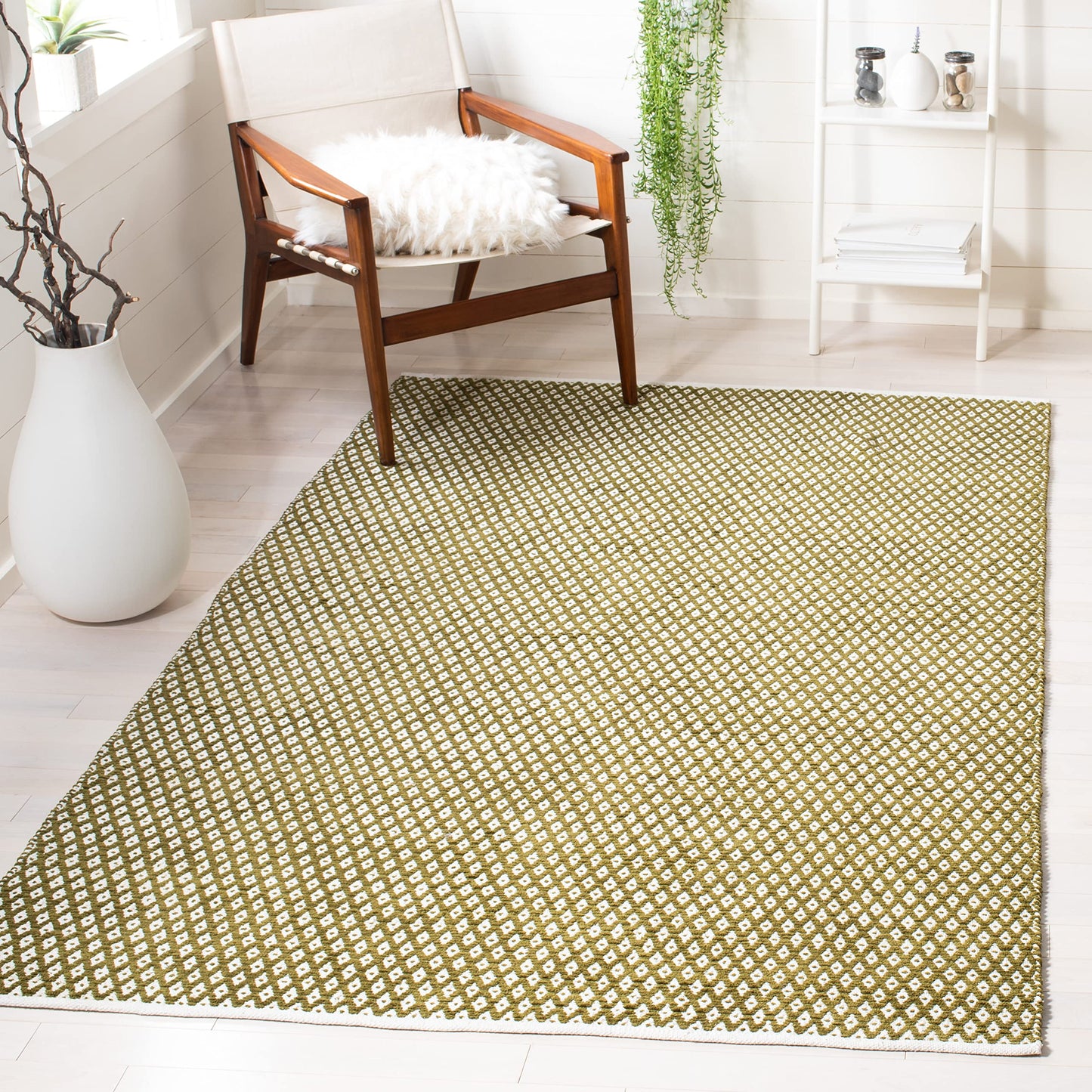 SAFAVIEH Boston Collection Area Rug - 4' Square, Olive, Handmade Flat Weave Cotton, Ideal for High Traffic Areas in Living Room, Bedroom (BOS685B)