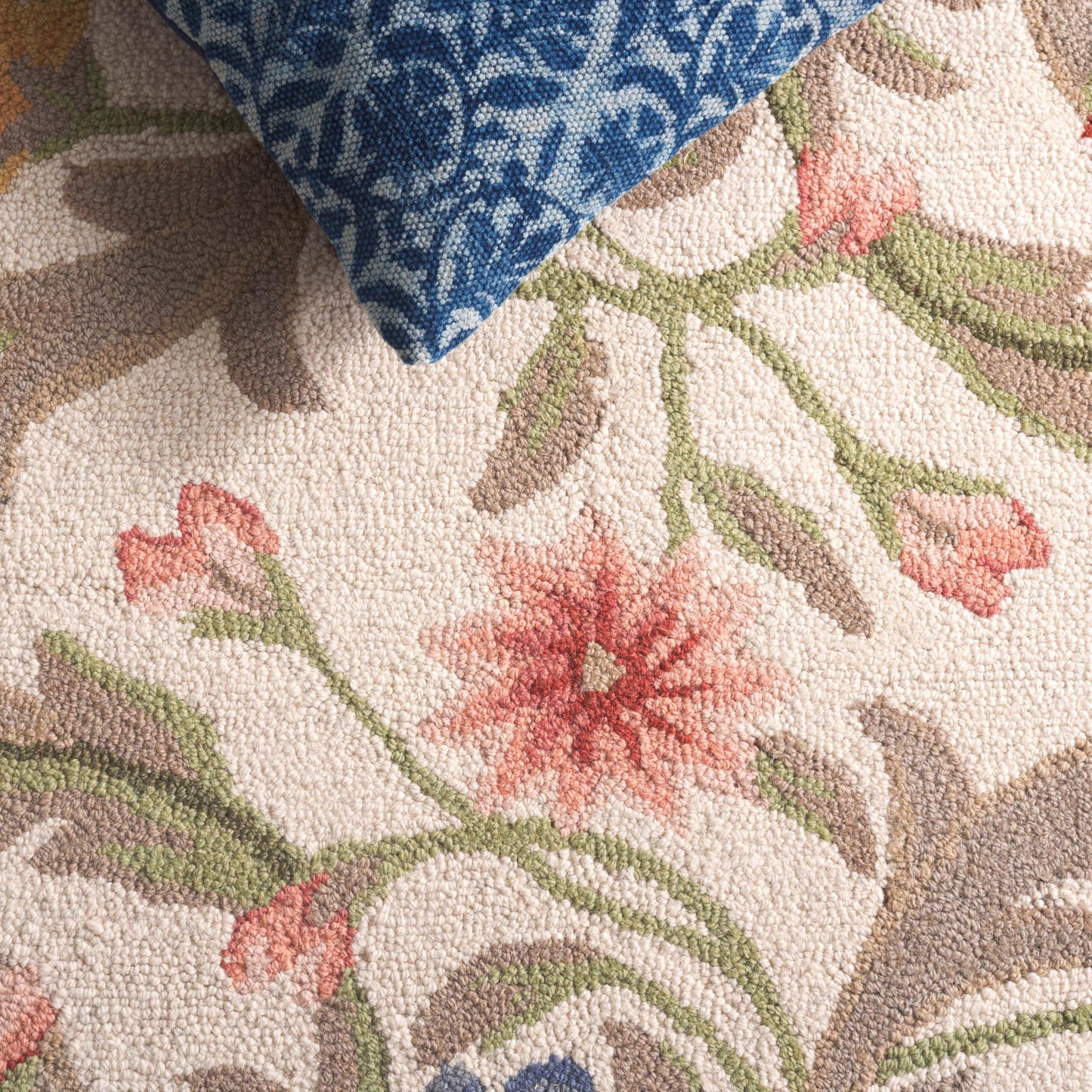 SAFAVIEH Chelsea Collection Area Rug - 10' x 14', Ivory, Hand-Hooked French Country Wool, Ideal for High Traffic Areas in Living Room, Bedroom (HK248A)