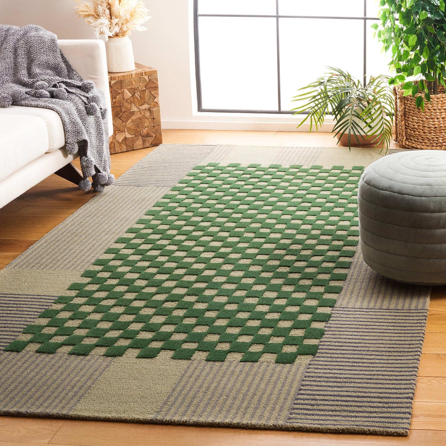SAFAVIEH Genre Collection Area Rug - 4' x 6', Grey & Green, Handmade Wool, Ideal for Living Room, Bedroom, Dining (GRE207F-4)