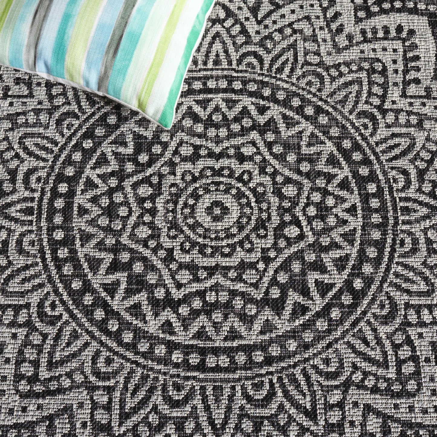 SAFAVIEH Washable Rug Outdoor Courtyard Collection - 2'7" x 5', Light Grey & Black, Non-Shedding & Easy Cleaning, Ideal for Patio, Backyard, Mudroom (CY8734-37612)