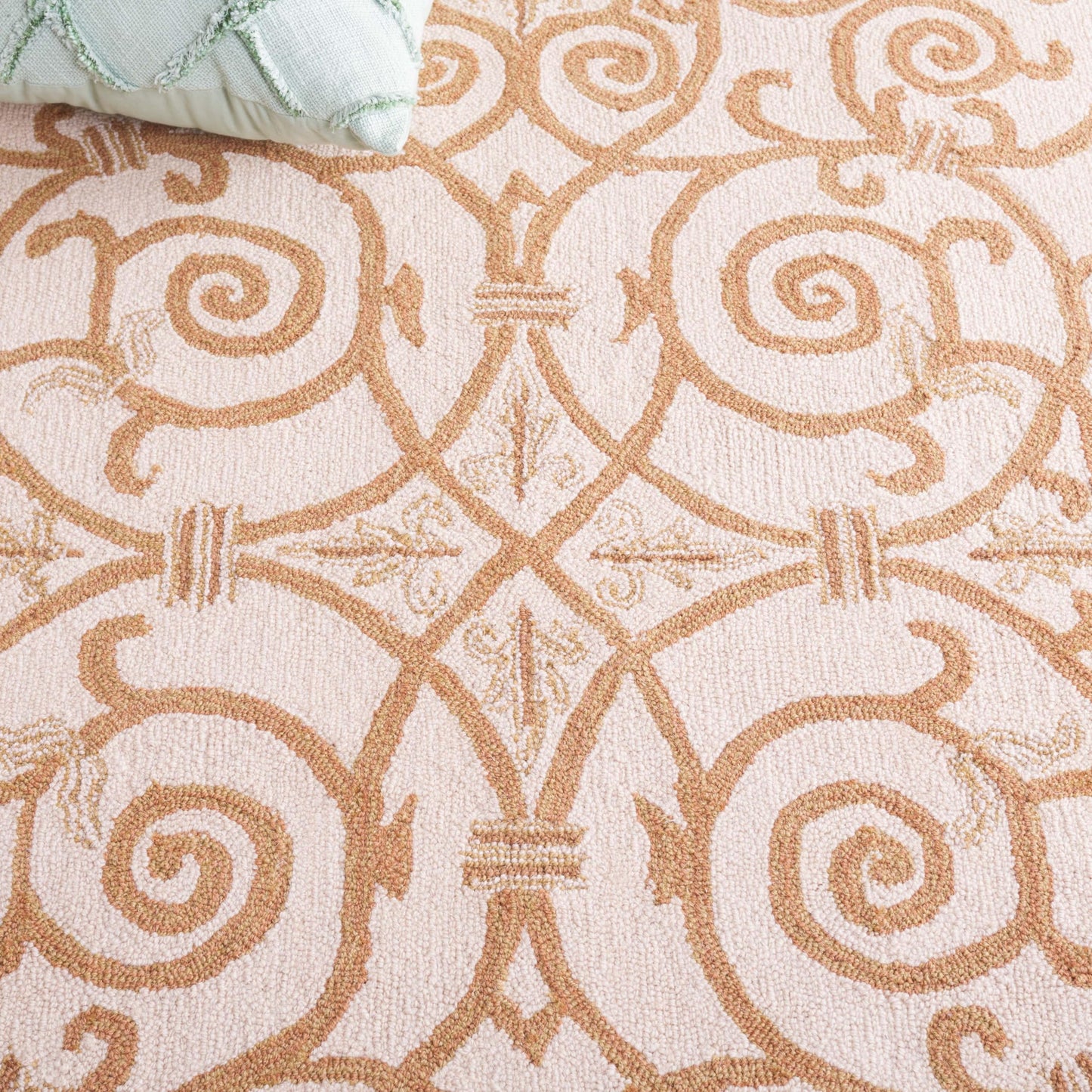 SAFAVIEH Chelsea Collection Runner Rug - 2'6" x 6', Ivory & Gold, Hand-Hooked French Country Wool, Ideal for High Traffic Areas in Living Room, Bedroom (HK11P)