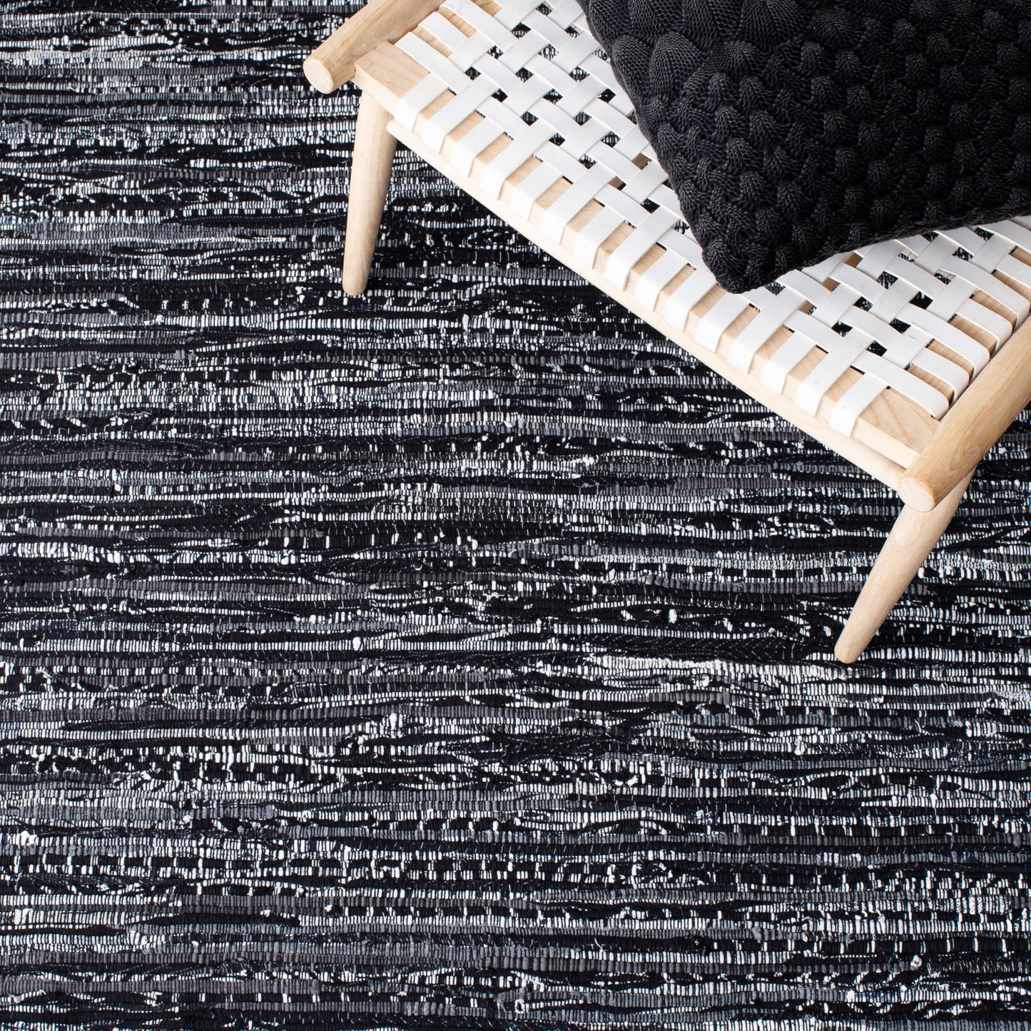 SAFAVIEH Rag Rug Collection Area Rug - 5' x 8', Black, Handmade Boho Stripe Cotton, Ideal for High Traffic Areas in Living Room, Bedroom (RAR121Z)