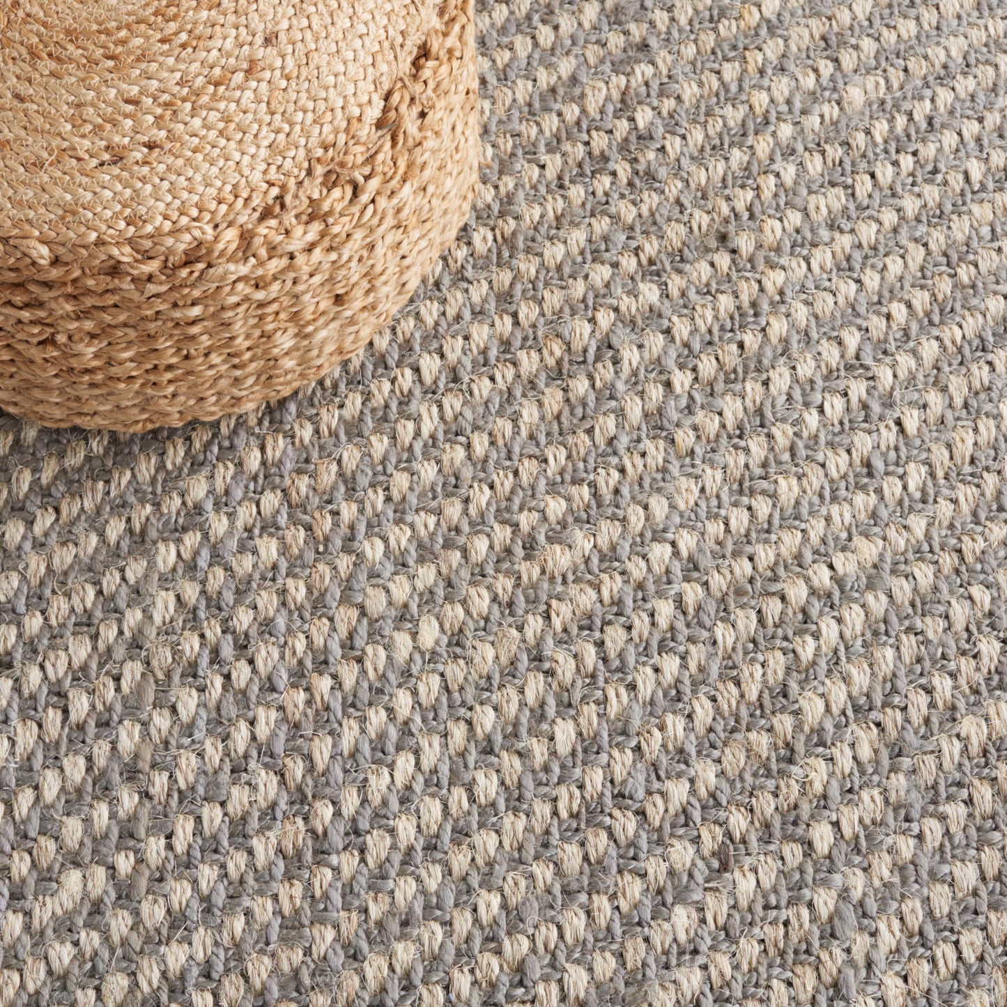 SAFAVIEH Natural Fiber Collection Area Rug - 6' x 9', Natural & Grey, Handmade Sisal & Jute, Ideal for High Traffic Areas in Living Room, Bedroom (NF470A)