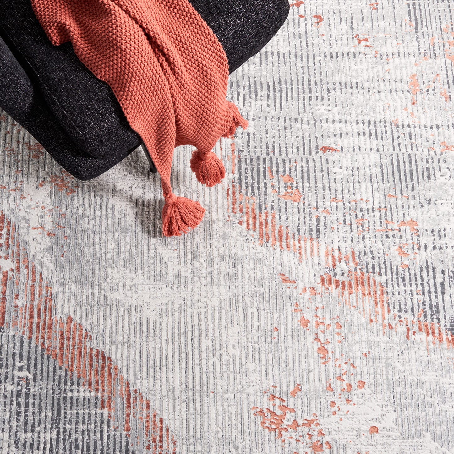 SAFAVIEH Invista Collection Accent Rug - 4' x 6', Grey & Light Grey, Modern Abstract Design, Non-Shedding & Easy Care, Ideal for High Traffic Areas in Entryway, Living Room, Bedroom (INV517F)