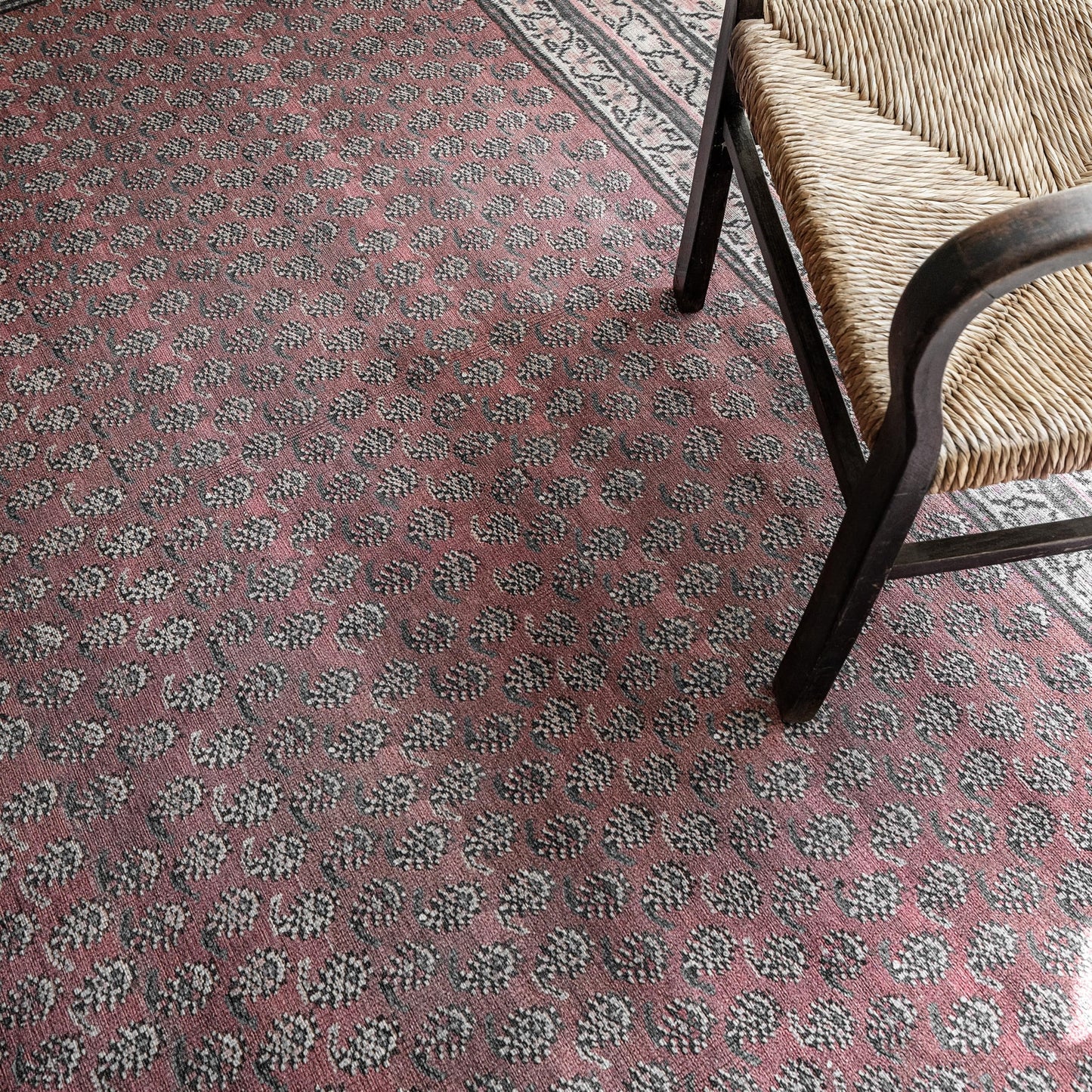 KNOTTING MATTERS Rusty Rhythm 5’ x 8’ Area Rug – Deep Rust & Charcoal Heritage Flatweave, Low-Pile – Easy Clean Area Rug – Perfect for Living Room, Dining Room, Bedroom – Pet & Kid Friendly