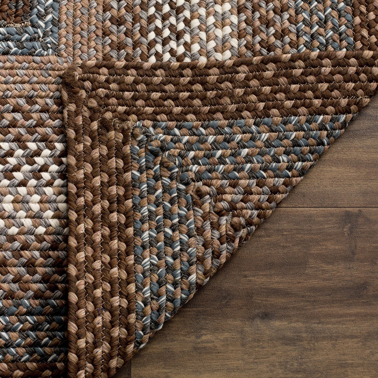 SAFAVIEH Washable Rug Outdoor Braided Collection - 4' x 6', Brown & Multi, Handmade & Reversible, Non-Shedding & Easy to Clean, Ideal for Patio, Backyard, Mudroom (BRD313A)