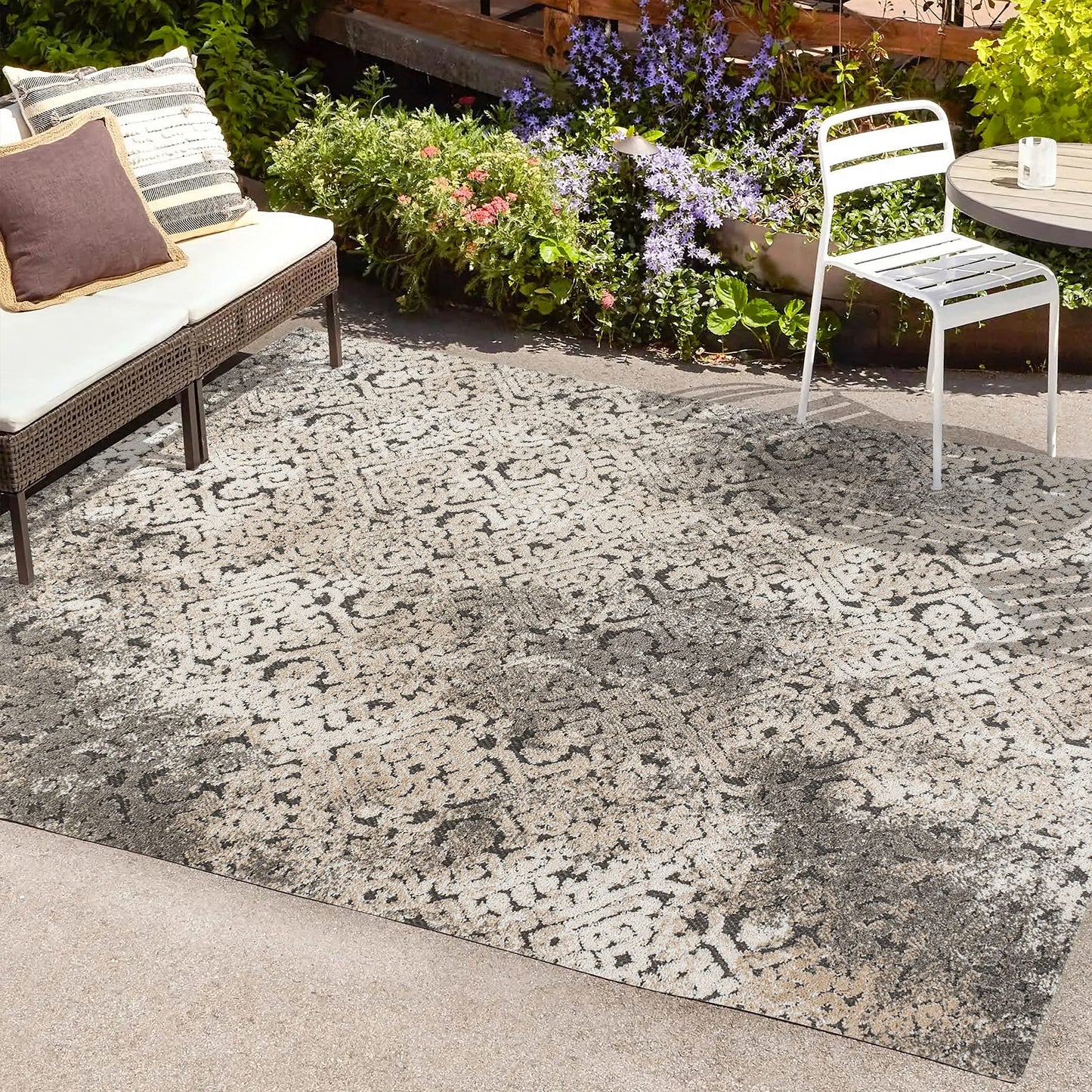 JONATHAN Y Shabby Damask Indoor Outdoor Area Rug 4X6 Cream/Beige/Dark Gray, Duenas High-Low for Backyard, Patio, Porch, Easy-Cleaning, High Traffic, Pet-Friendly, Non-Shedding (SBH110A-4)