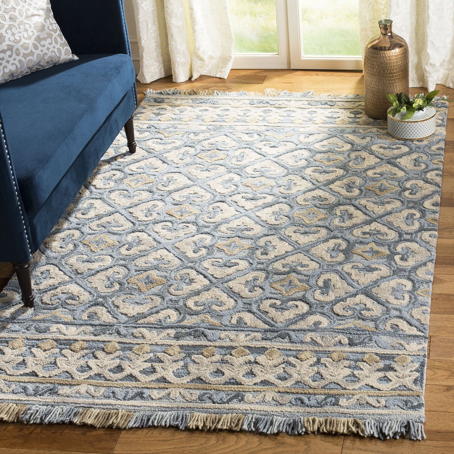 SAFAVIEH Blossom Collection 4' x 6' Light Beige/Blue BLM420A Handmade Fringe Premium Wool Area Rug