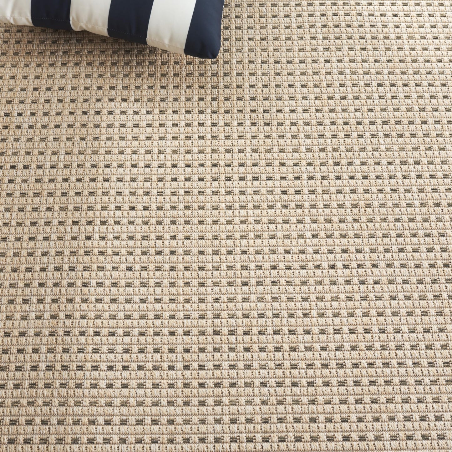 SAFAVIEH Washable Rug Outdoor Sisal Performance Collection - 5'3" x 7'6", Beige & Natural, Non-Shedding & Easy to Clean, Ideal for Patio, Backyard, Mudroom (SPF108B)