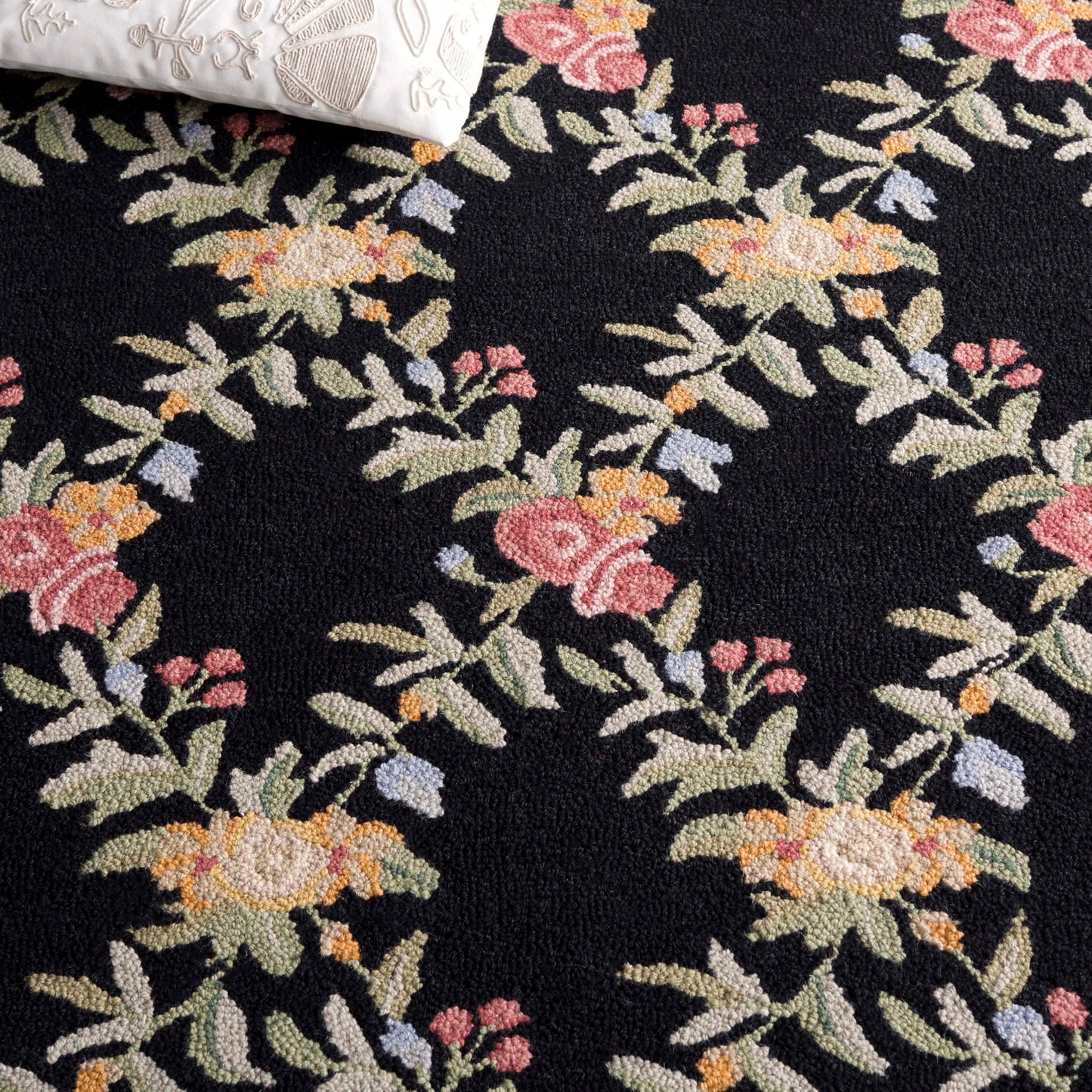 SAFAVIEH Chelsea Collection Runner Rug - 2'6" x 12', Black, Hand-Hooked French Country Wool, Ideal for High Traffic Areas in Living Room, Bedroom (HK60B)