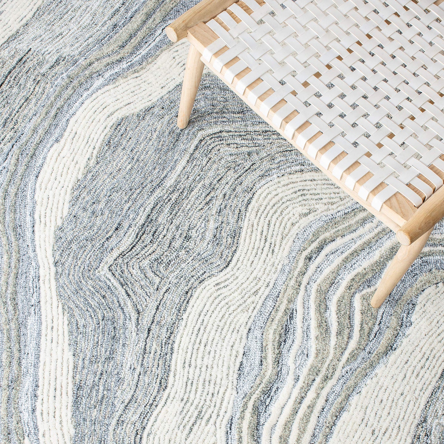 SAFAVIEH Fifth Avenue Collection 2'3" x 4' Grey/Ivory FTV121F Handmade Modern Contemporary Marble Pattern Premium New Zealand Wool Entryway Living Room Foyer Bedroom Kitchen Accent Rug