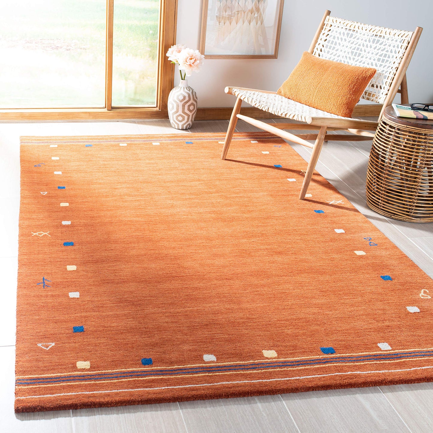 SAFAVIEH Himalaya Collection Accent Rug - 4' x 6', Rust, Handmade Boho Tribal Wool, Ideal for High Traffic Areas in Entryway, Living Room, Bedroom (HIM563P)