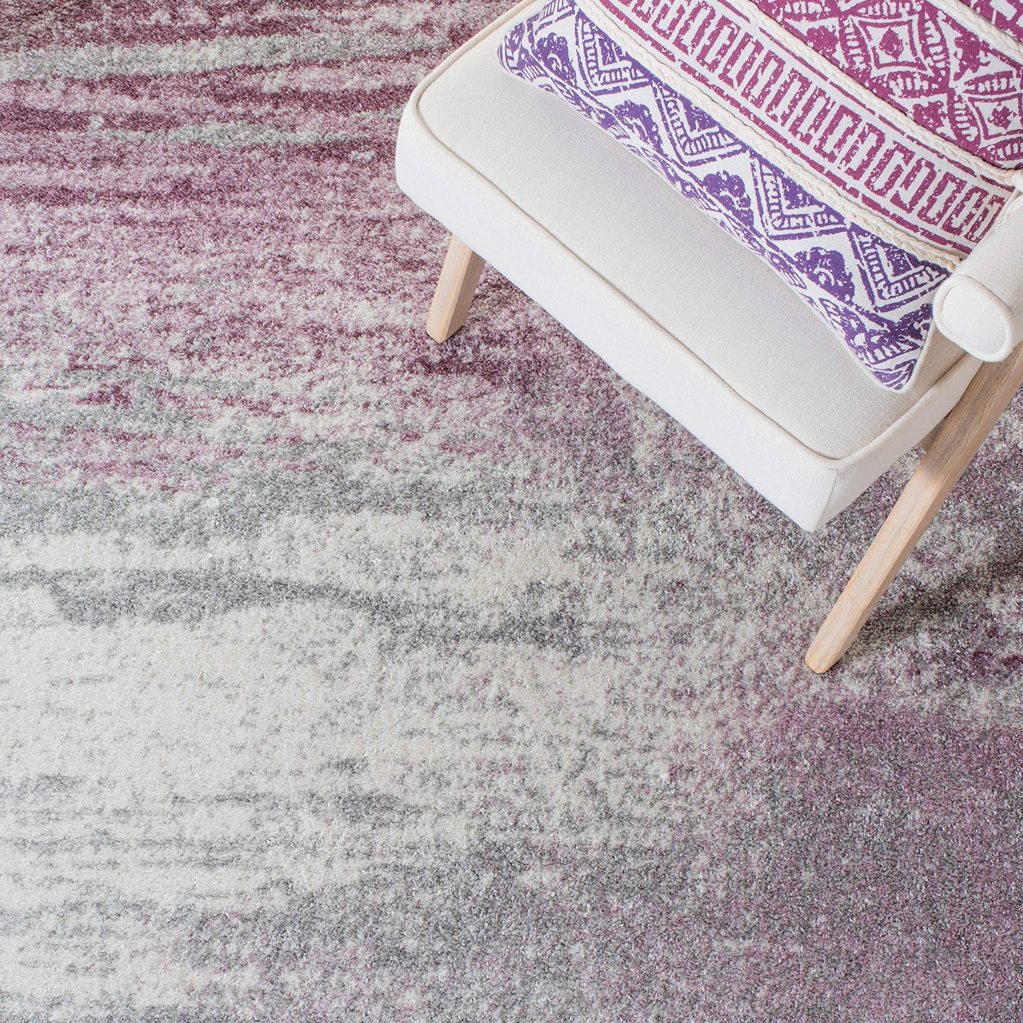 SAFAVIEH Adirondack Collection Accent Rug - 4' x 6', Grey & Purple, Modern Abstract Design, Non-Shedding & Easy Care, Ideal for High Traffic Areas in Entryway, Living Room, Bedroom (ADR112V)