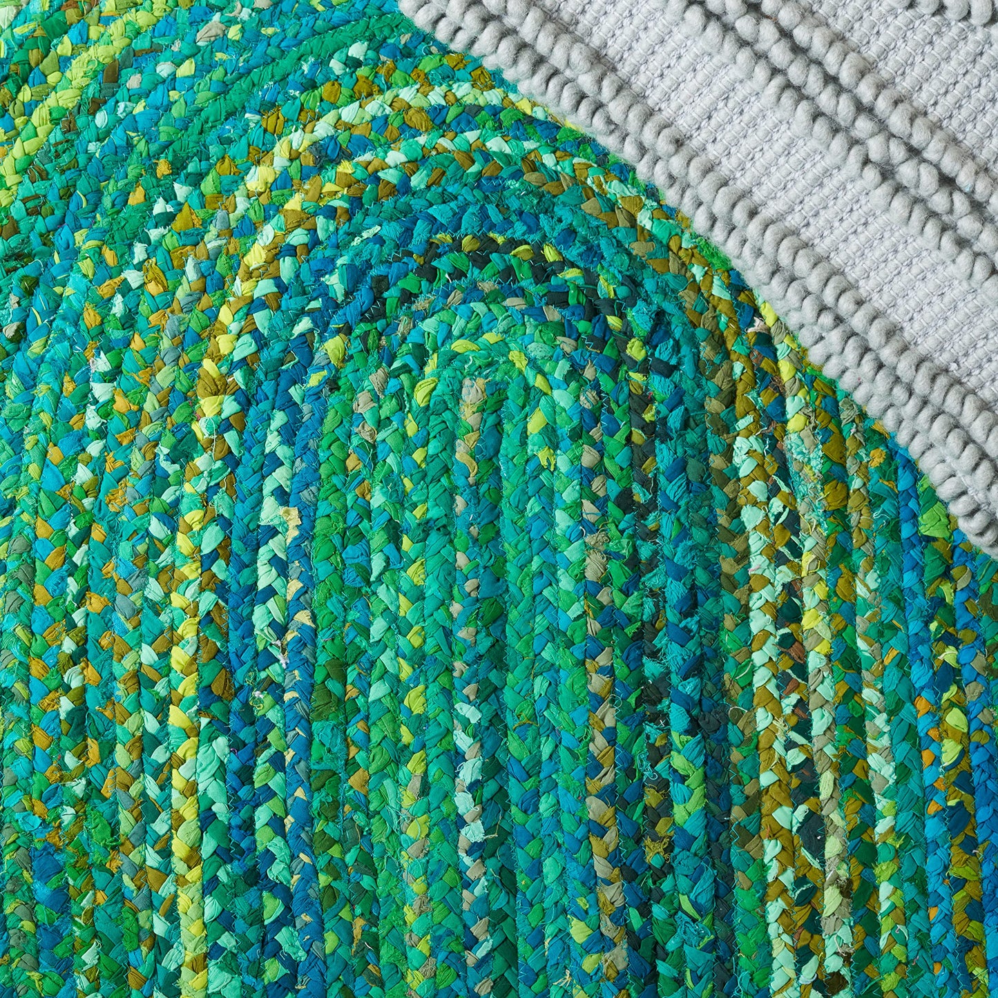 SAFAVIEH Braided Collection Area Rug - 6' Round, Green, Handmade Country Cottage Reversible Cotton, Ideal for High Traffic Areas in Living Room, Bedroom (BRD452Y)