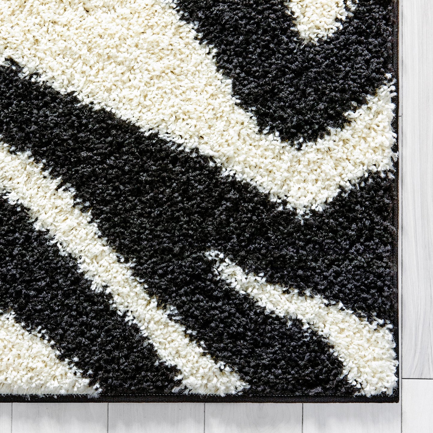 ruglots Modern Animal Print Area Rug Shag Zebra Black & Ivory Plush Easy Care Thick Soft Plush Living Room,3 ft 3 in x 5 ft 3 in