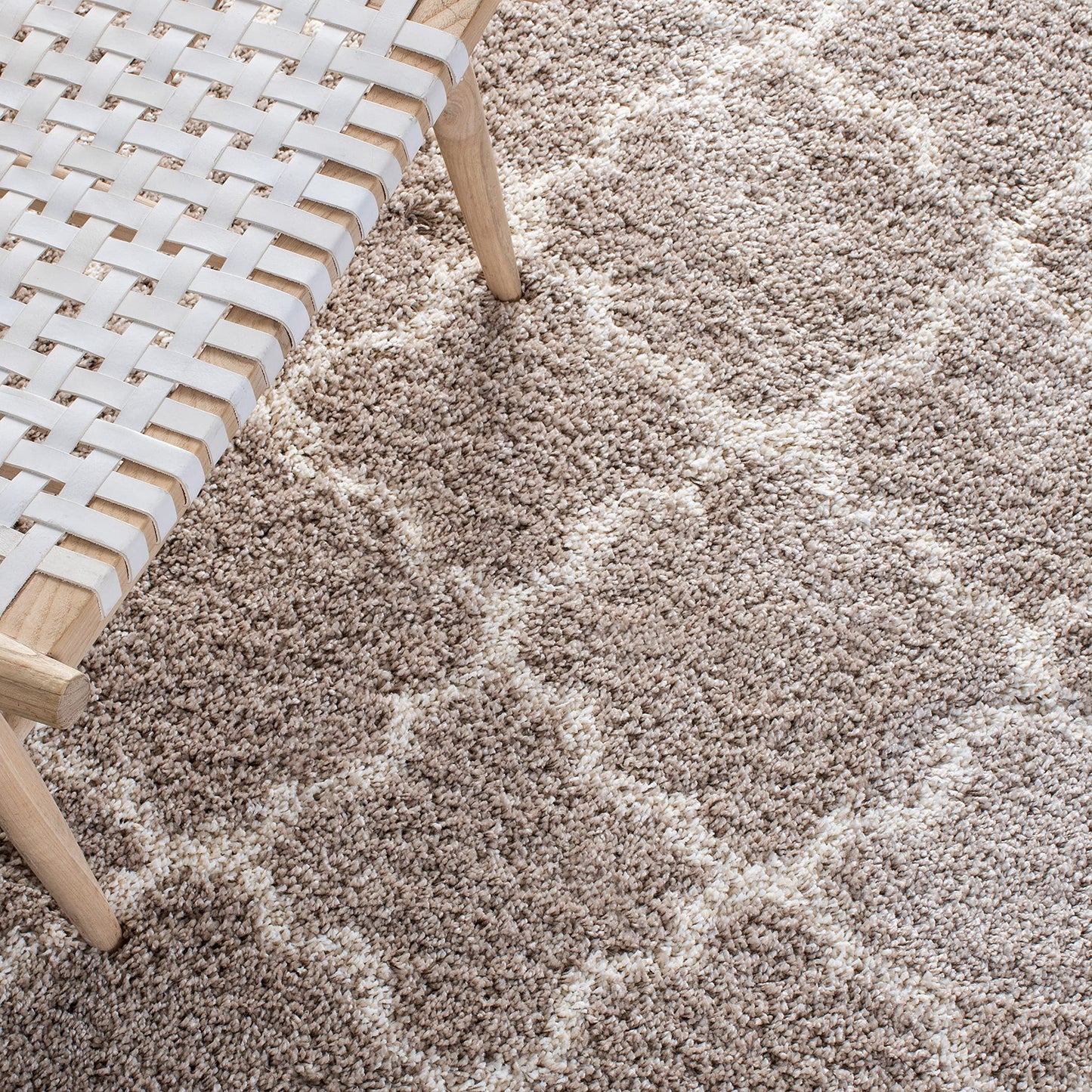 SAFAVIEH Hudson Shag Collection Area Rug - 5'3" x 7'6", Beige & Ivory, Moroccan Trellis Design, Non-Shedding & Easy Care, 2-inch Thick Ideal for High Traffic Areas in Living Room, Bedroom (SGH282F)