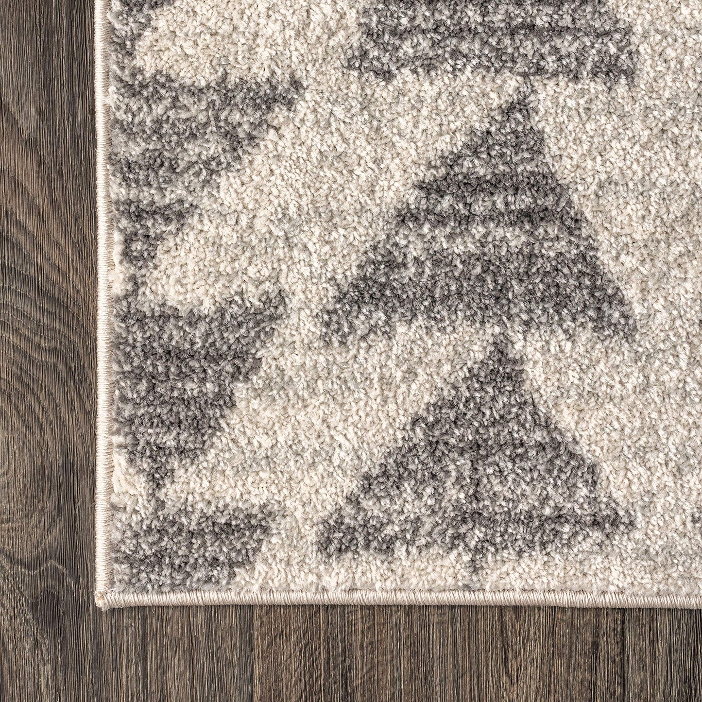 JONATHAN Y Aisha Moroccan Triangle Geometric Cream/Gray Indoor Area Rug, 8x10, Contemporary, Modern, Easy-Cleaning for Living Room, Bedroom, Kitchen, Pet Friendly, Non-Shedding (MOH206B-8)