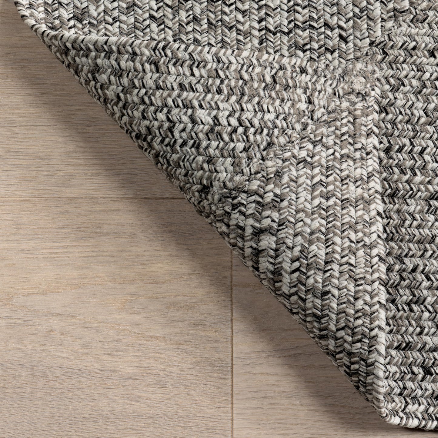 nuLOOM 4' x 6' Solid Hand Braided Indoor/Outdoor Area Rug, Pet-Friendly, High Traffic, Weather Resistant, for Patio, Balcony, Bedroom, Living Room, Dining Room, Wynn Salt And Pepper