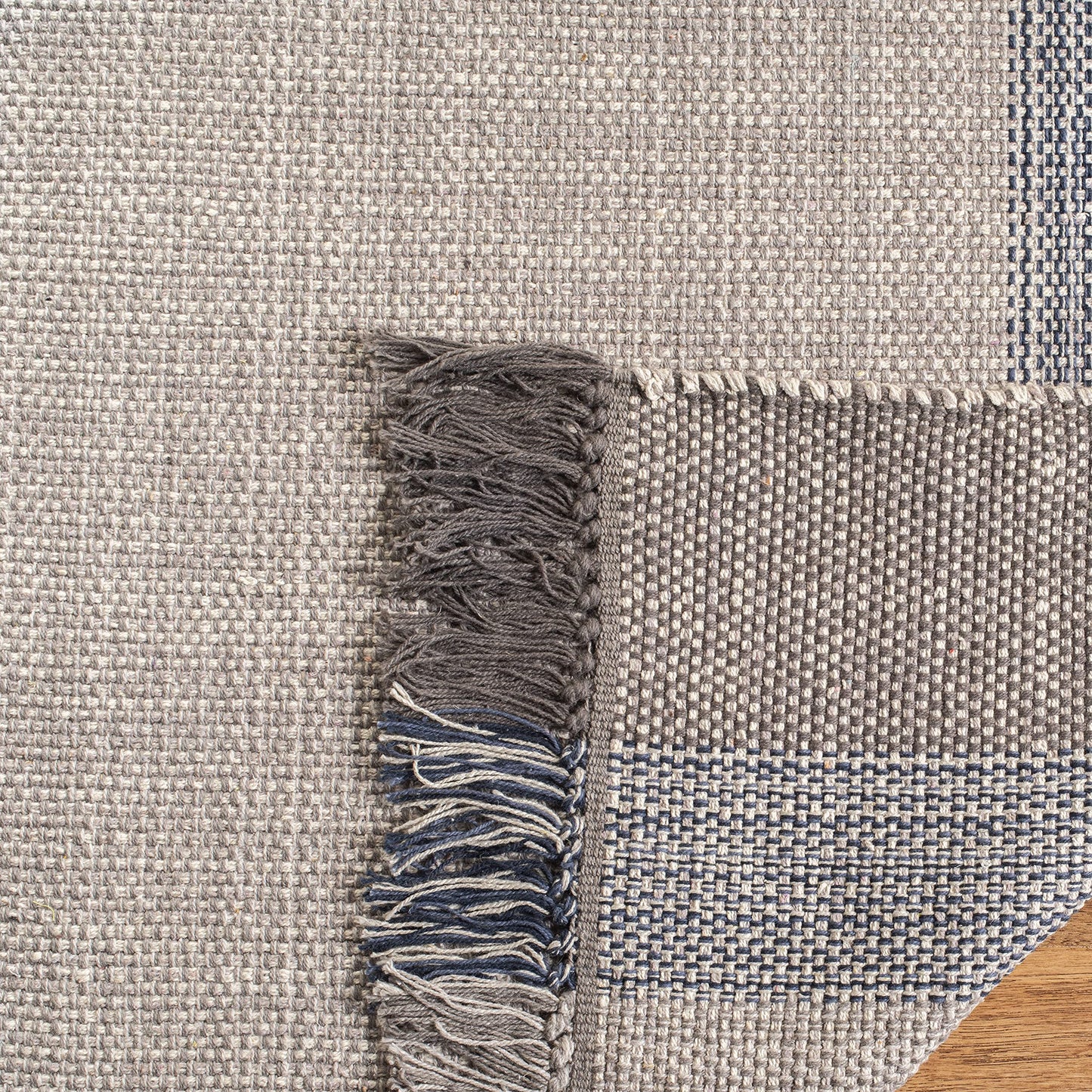 SAFAVIEH Montauk Collection Accent Rug - 3' x 5', Blue & Grey, Handmade Flat Weave Boho Farmhouse Cotton Stripe Fringe, Ideal for High Traffic Areas in Entryway, Living Room, Bedroom (MTK301M)