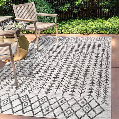 JONATHAN Y Bohemian Geometric Indoor Outdoor Area Rug 4X6 Ivory/Black, Tokay for Backyard, Patio, Porch, Easy-Cleaning, High Traffic, Pet-Friendly, Non-Shedding (SMB132D-4)