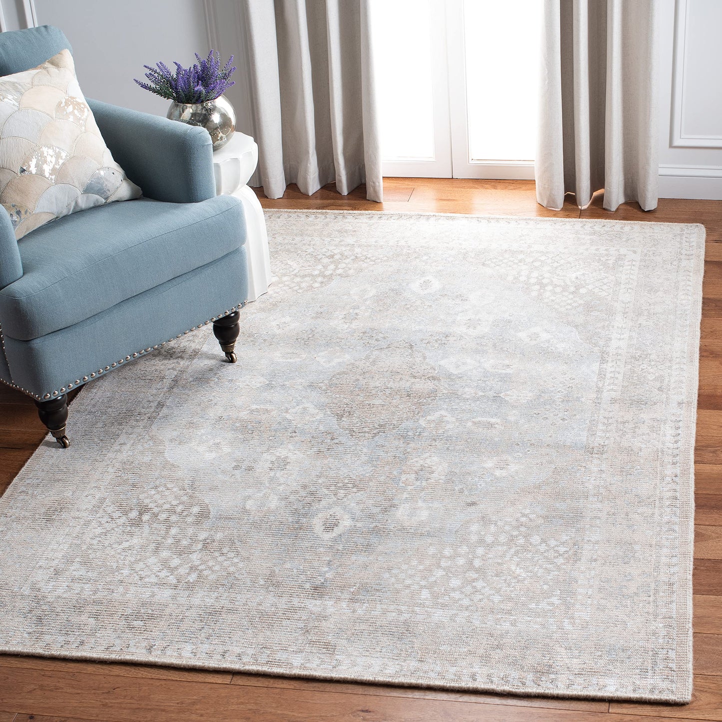 SAFAVIEH Restoration Vintage Collection Area Rug - 5' x 8', Beige & Sand, Handmade Distressed Wool & Viscose, Ideal for High Traffic Areas in Living Room, Bedroom (RVT703B)