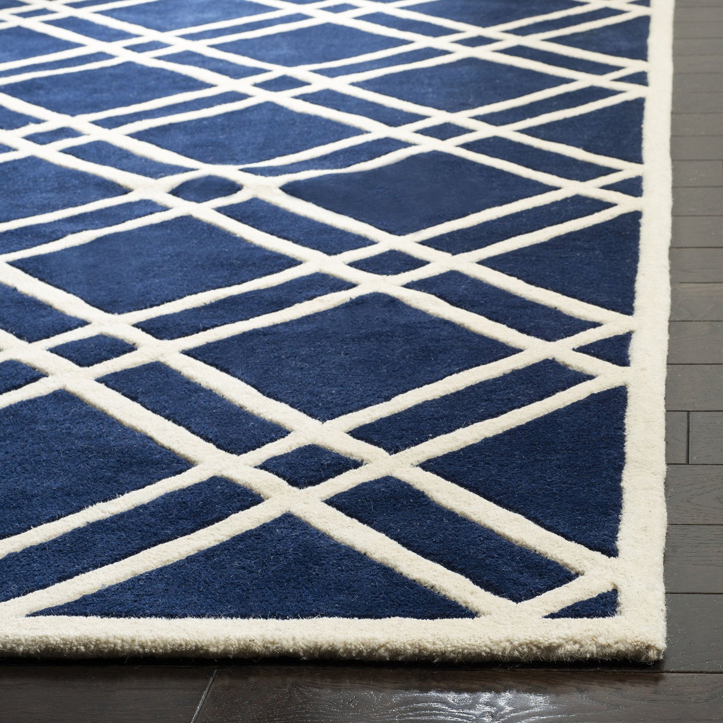 SAFAVIEH Chatham Collection 4' x 6' Dark Blue/Ivory CHT740C Handmade Diamond Lattice Premium Wool Area Rug