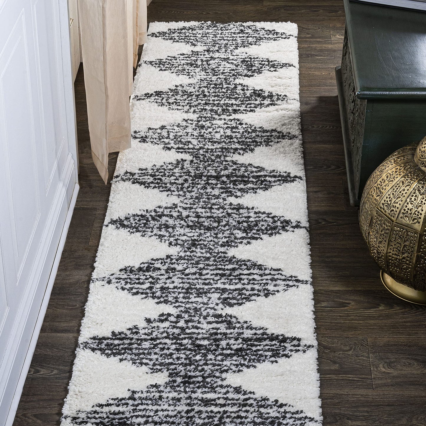 JONATHAN Y Elm Diamond Stripe Shag White/Gray Runner Rug, 2x10, Geometric, Bohemian, Contemporary, Easy-Cleaning for Living Room, Bedroom, Kitchen, Pet Friendly, Non-Shedding (MOH408A-210)