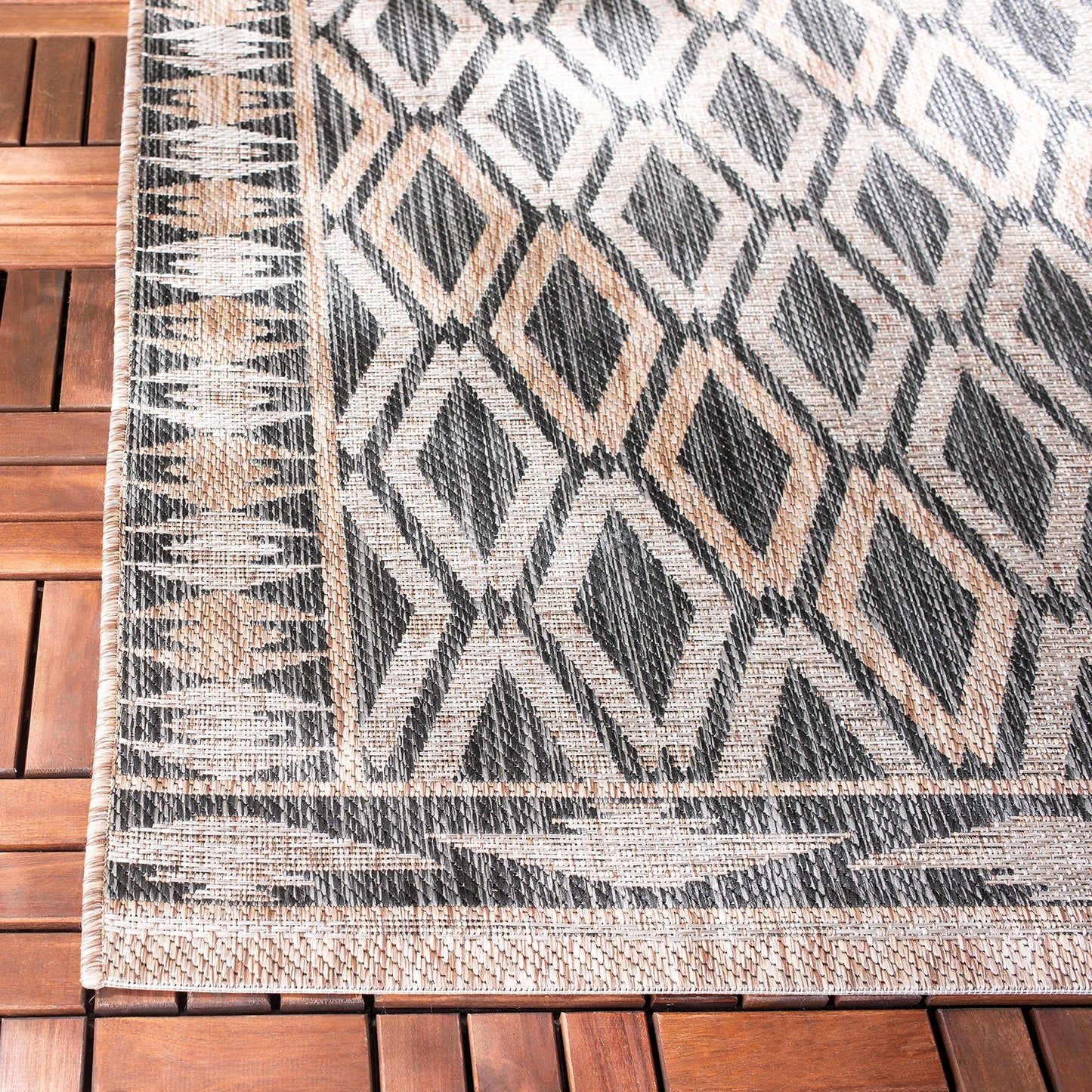 SAFAVIEH Washable Rug Outdoor Courtyard Collection - 5'3" x 7'7", Black & Natural, Non-Shedding & Easy Cleaning, Ideal for Patio, Backyard, Mudroom (CY8531-37321)