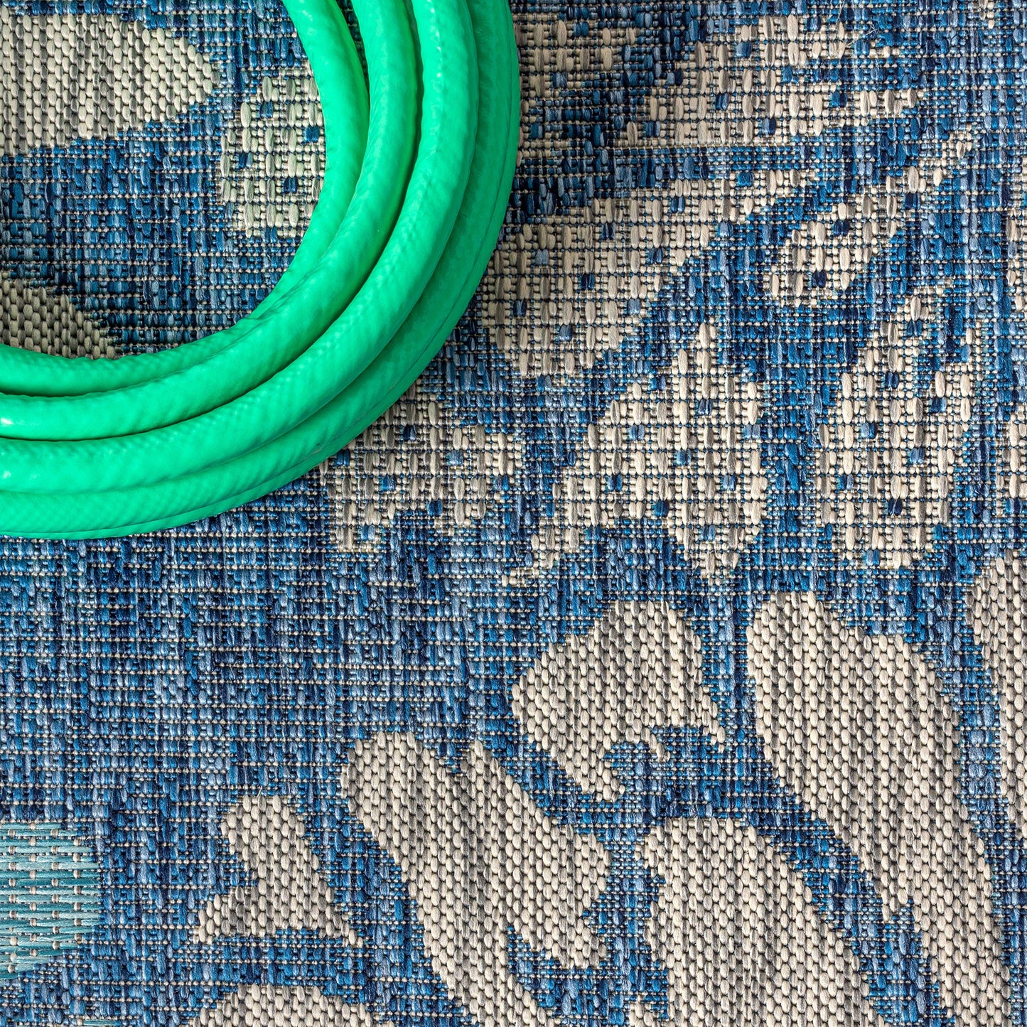 JONATHAN Y Floral Textured Weave Indoor Outdoor Square Area Rug 6X6 Navy/Aqua, Zinnia Modern for Backyard, Patio, Porch, Easy-Cleaning, High Traffic, Pet-Friendly, Non-Shedding (SMB110C-6SQ)