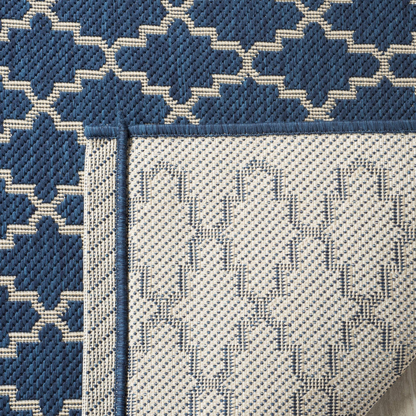 SAFAVIEH Washable Rug Outdoor Courtyard Collection - 2'7" x 5', Navy & Beige, Non-Shedding & Easy Cleaning, Ideal for Patio, Backyard, Mudroom (CY6919-268)