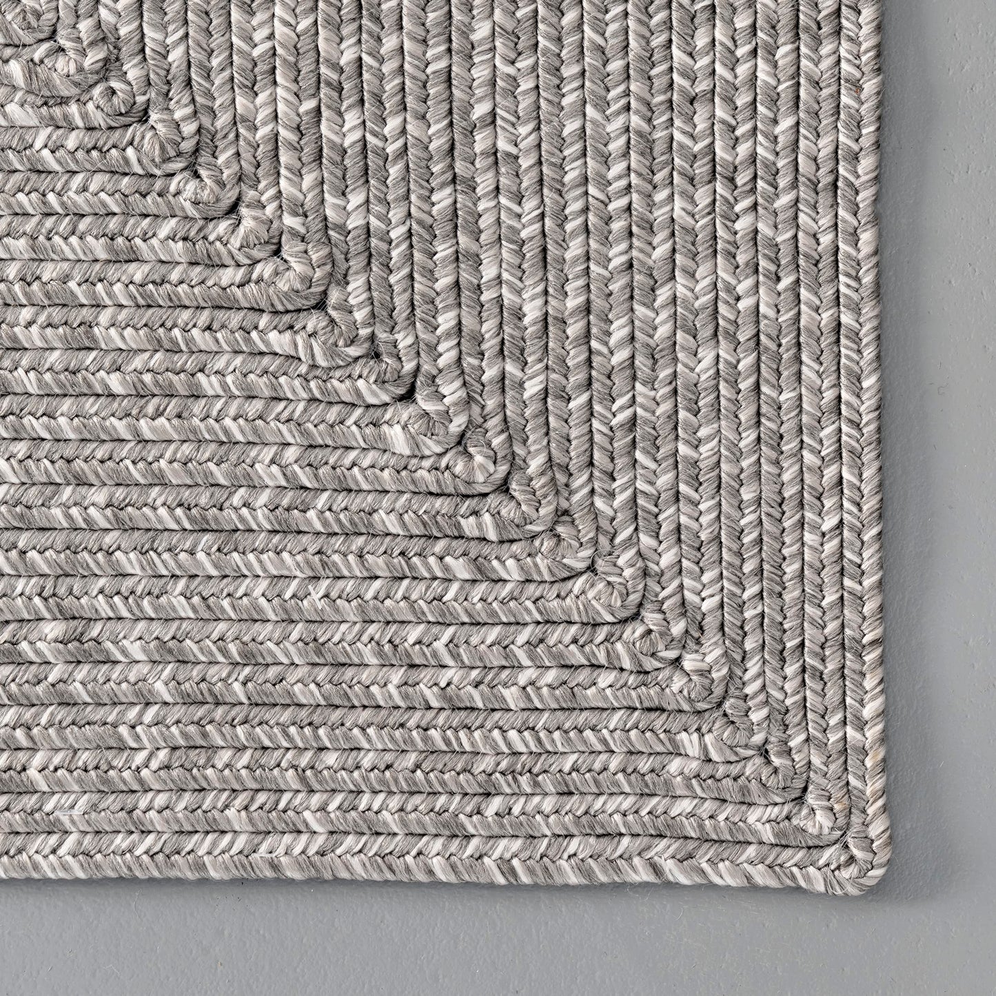 nuLOOM Jayda Braided Ombre Indoor/Outdoor Area Rug, 4x6, Light Grey