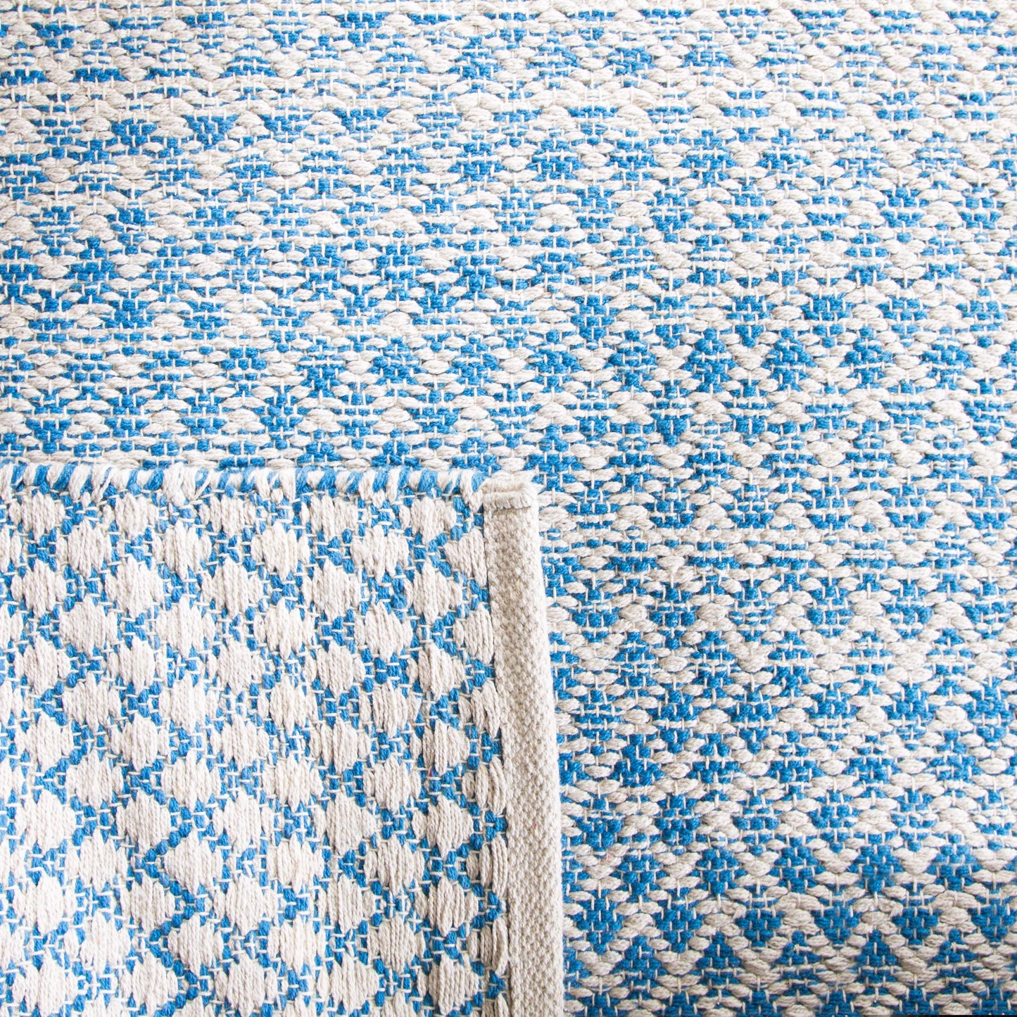 SAFAVIEH Montauk Collection Area Rug - 5' x 8', Blue & Ivory, Handmade Cotton, Ideal for High Traffic Areas in Living Room, Bedroom (MTK601B)