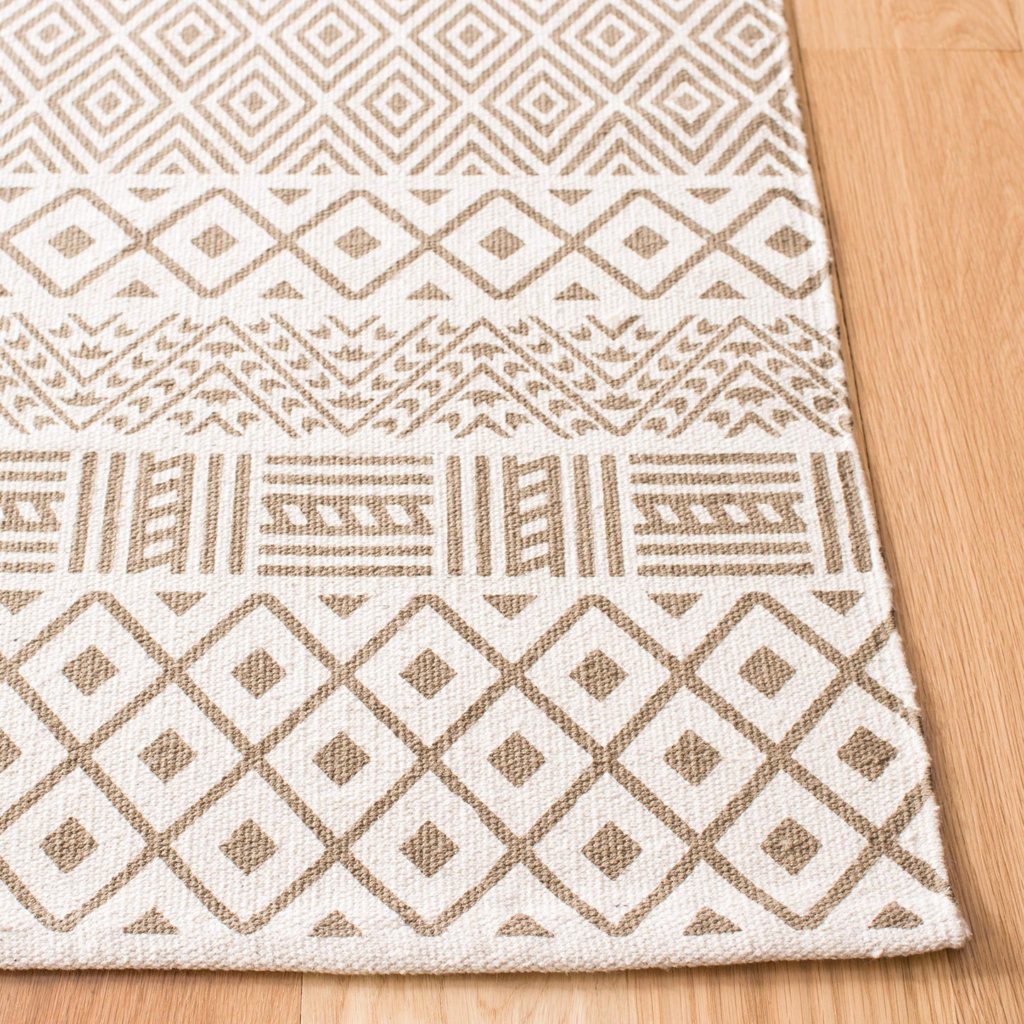 SAFAVIEH Cedar Brook Collection Accent Rug - 4' x 6', Grey & Ivory, Handmade Cotton, Ideal for High Traffic Areas in Entryway, Living Room, Bedroom (CDR801F)