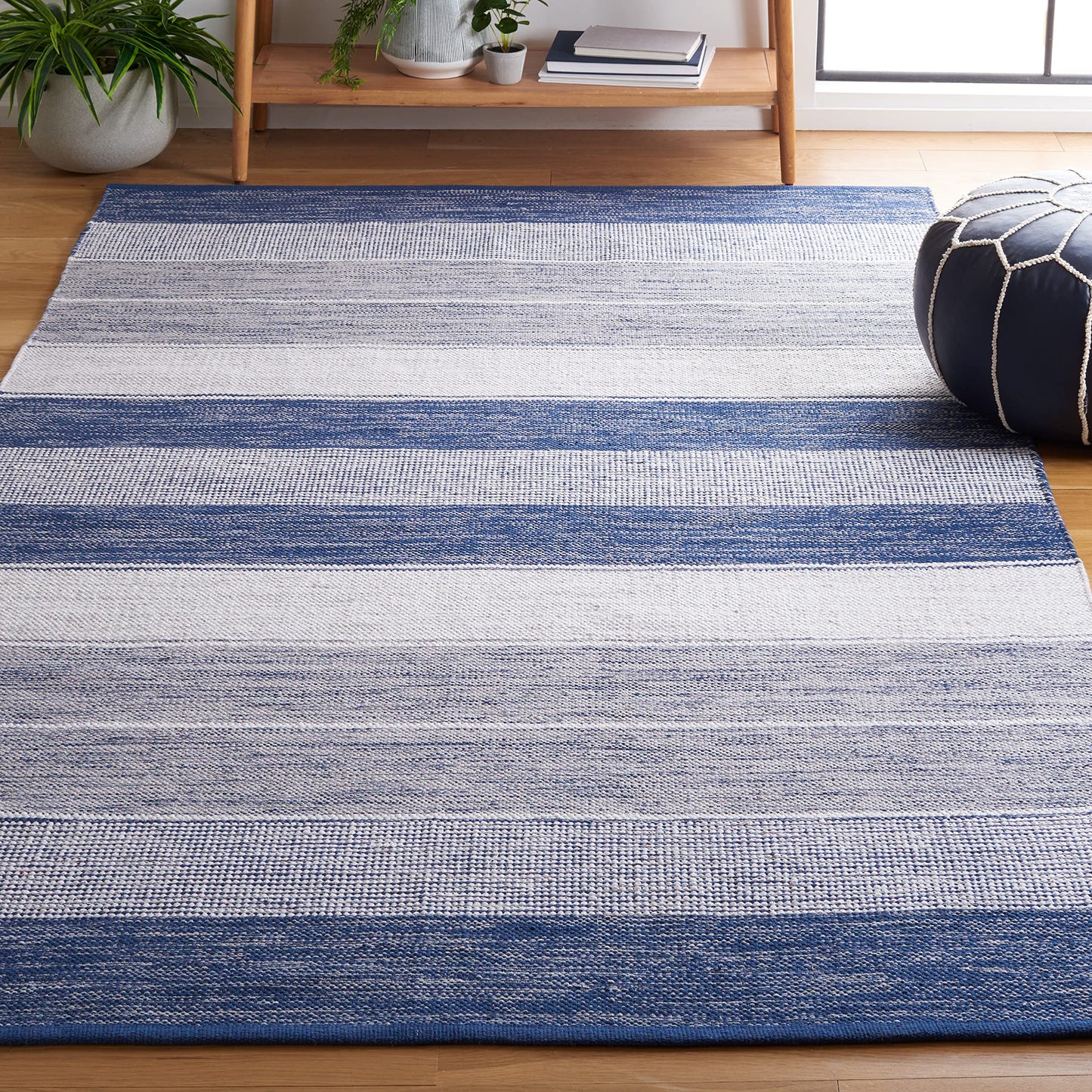 SAFAVIEH Striped Kilim Collection Accent Rug - 4' x 6', Grey & Blue, Flat Weave Cotton Design, Easy Care, Ideal for High Traffic Areas in Entryway, Living Room, Bedroom (STK804M)