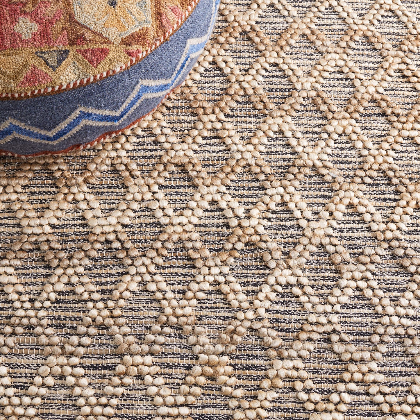 SAFAVIEH Natural Fiber Collection Area Rug - 5' x 8', Natural & Black, Flat Weave Farmhouse Geometric Jute Design, Ideal for High Traffic Areas in Living Room, Bedroom (NF382A)