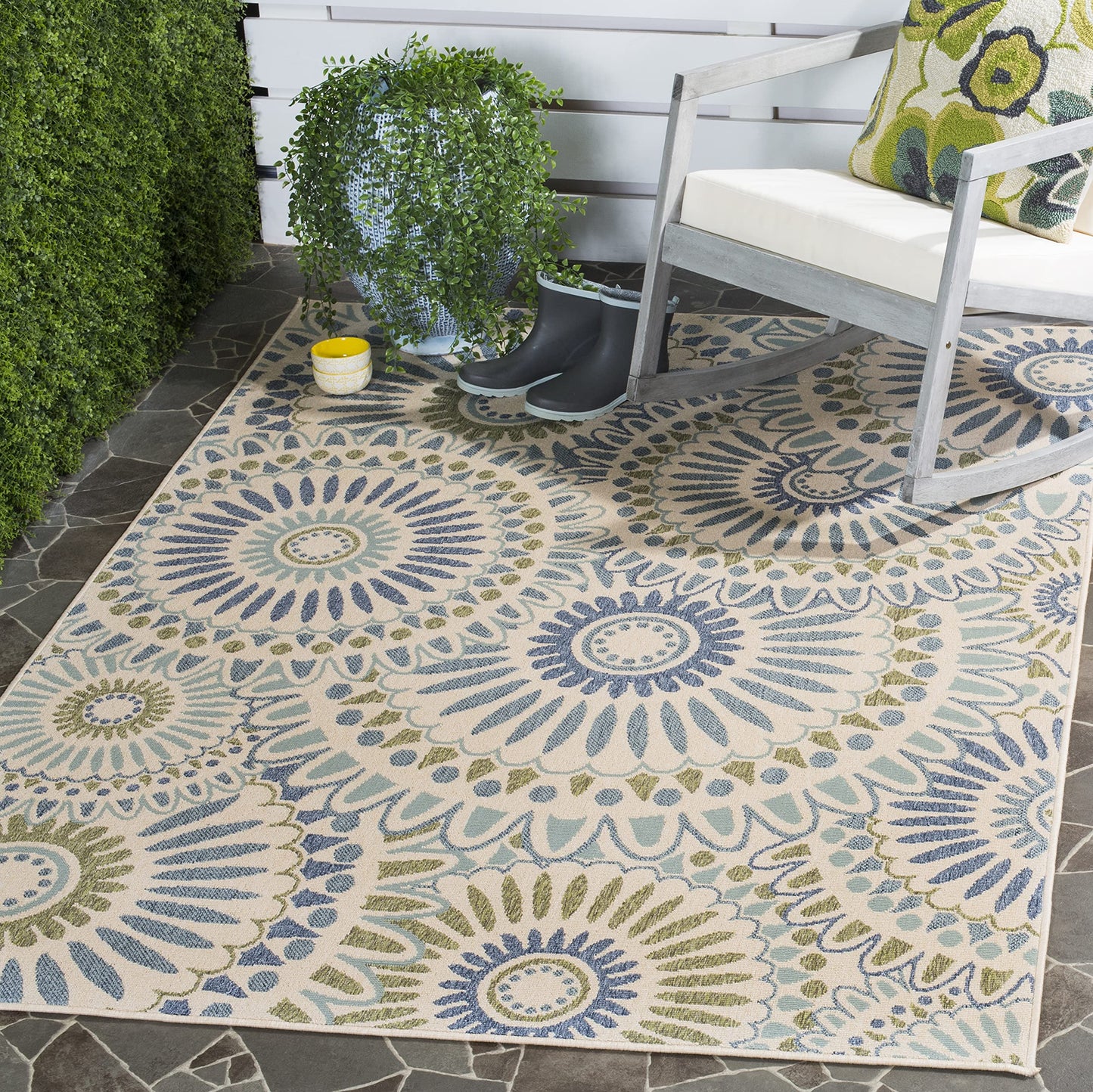 SAFAVIEH Washable Rug Outdoor Veranda Collection - 2'7' x 5', Cream & Green, Non-Shedding & Easy to Clean, Ideal for Patio, Backyard, Mudroom (VER091-0614)