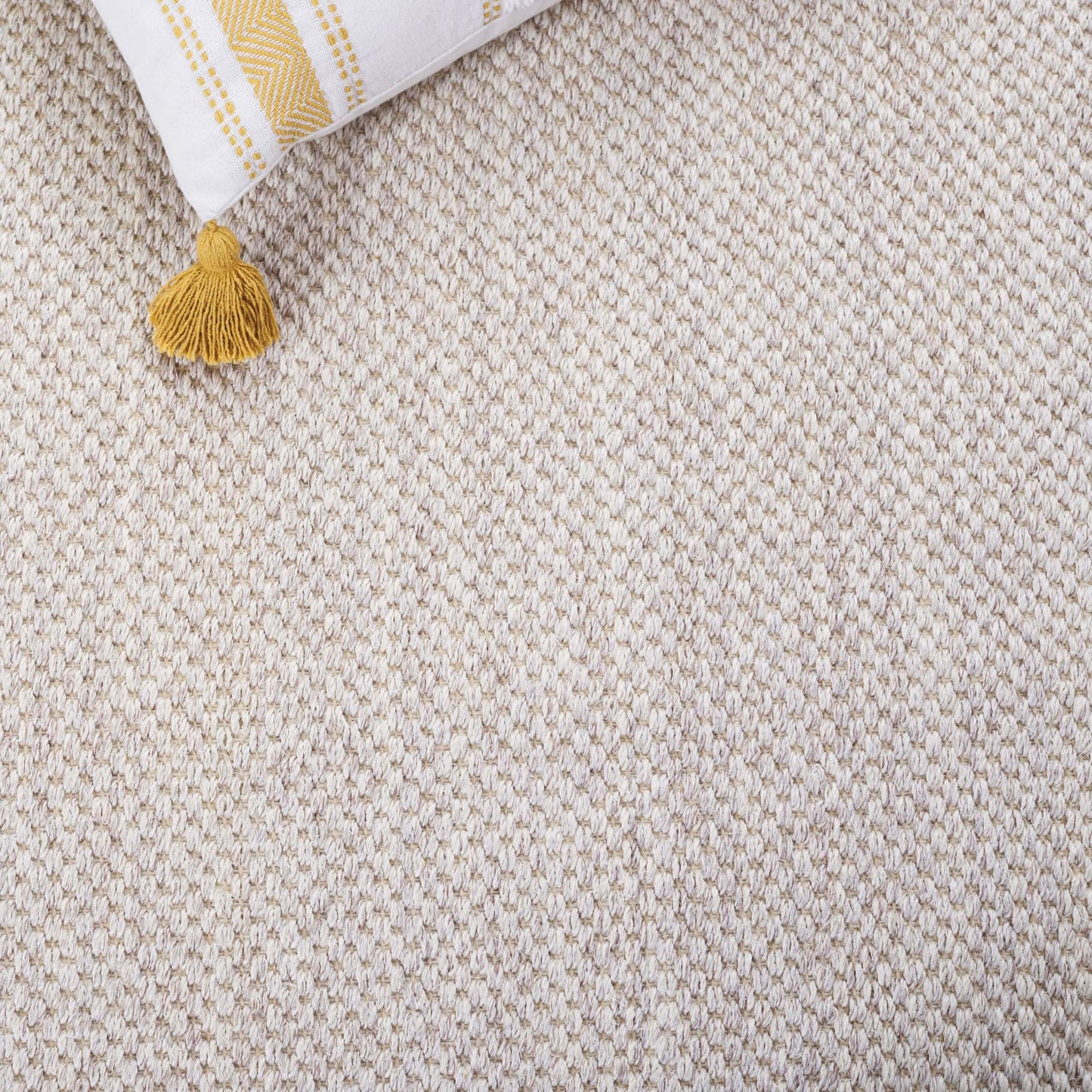 SAFAVIEH Area Rug 6x8 Oval - Natural Fiber Collection - Marble & Beige, Sisal, Woven Design with Border (NF143C)