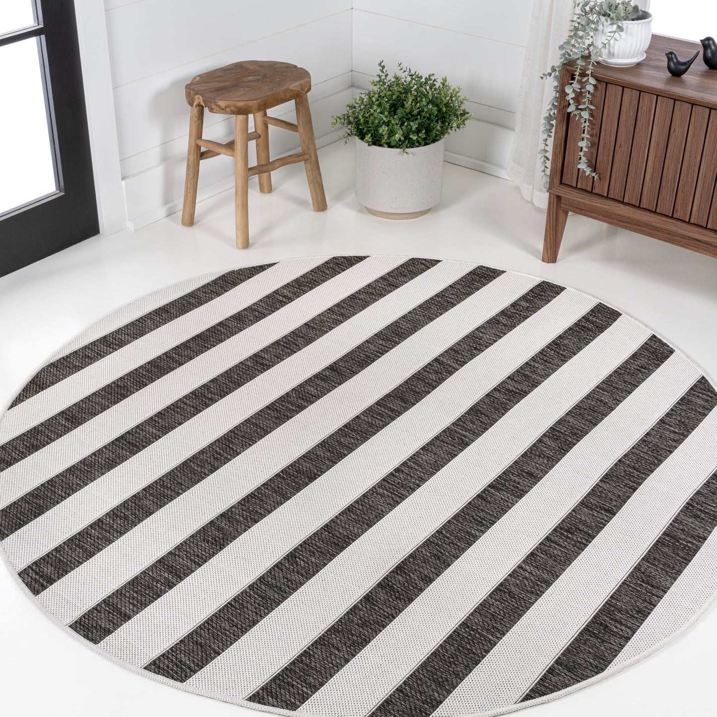JONATHAN Y Wide Stripe Indoor Outdoor Round Area Rug 3 Ft Black/Cream, Aveiro for Backyard, Patio, Porch, Easy-Cleaning, High Traffic, Pet-Friendly, Non-Shedding (SMB112B-3R)