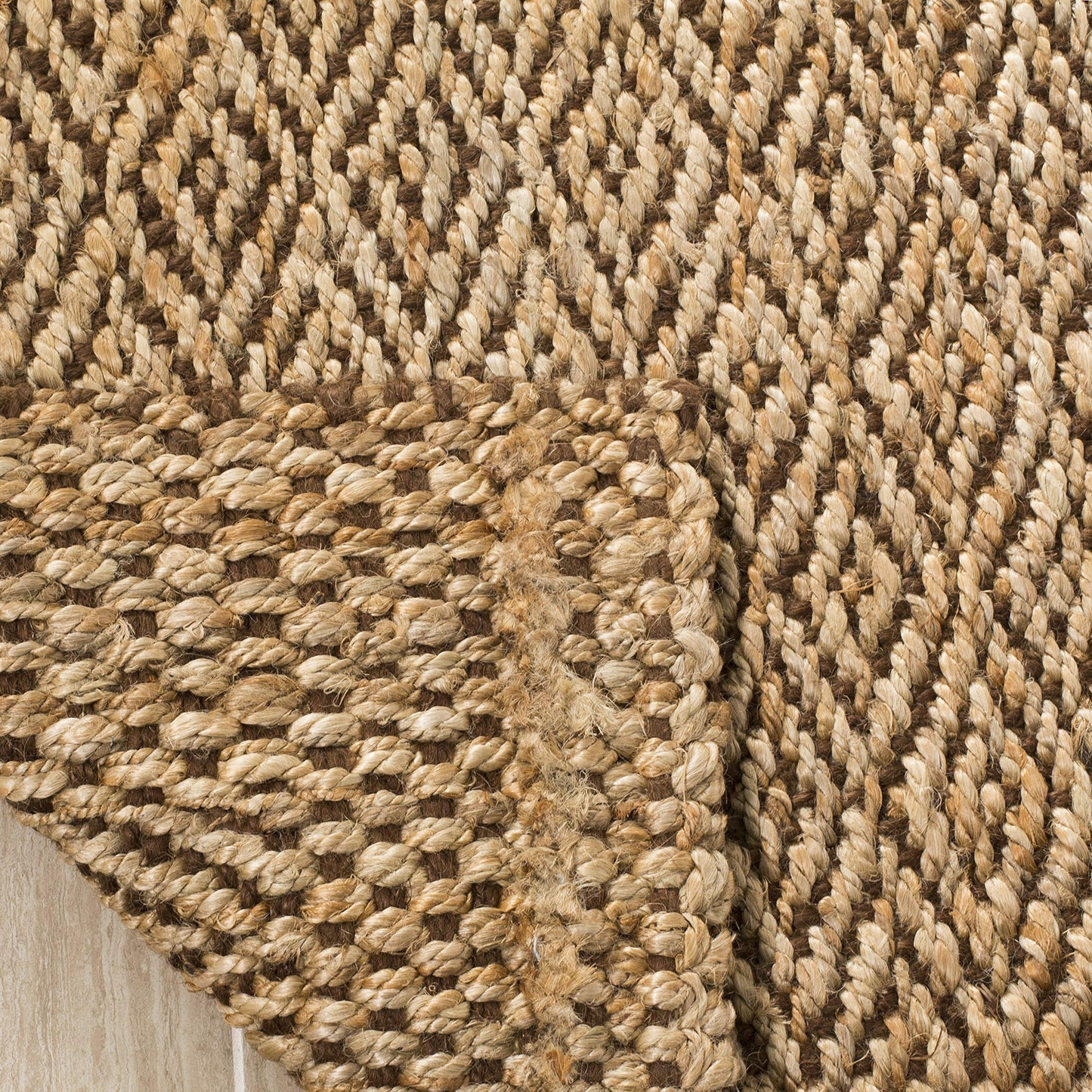SAFAVIEH Natural Fiber Collection Accent Rug - 2'3" x 4', Natural & Brown, Handmade Boho Farmhouse Fringe Jute, Ideal for High Traffic Areas in Entryway, Living Room, Bedroom (NF183A)