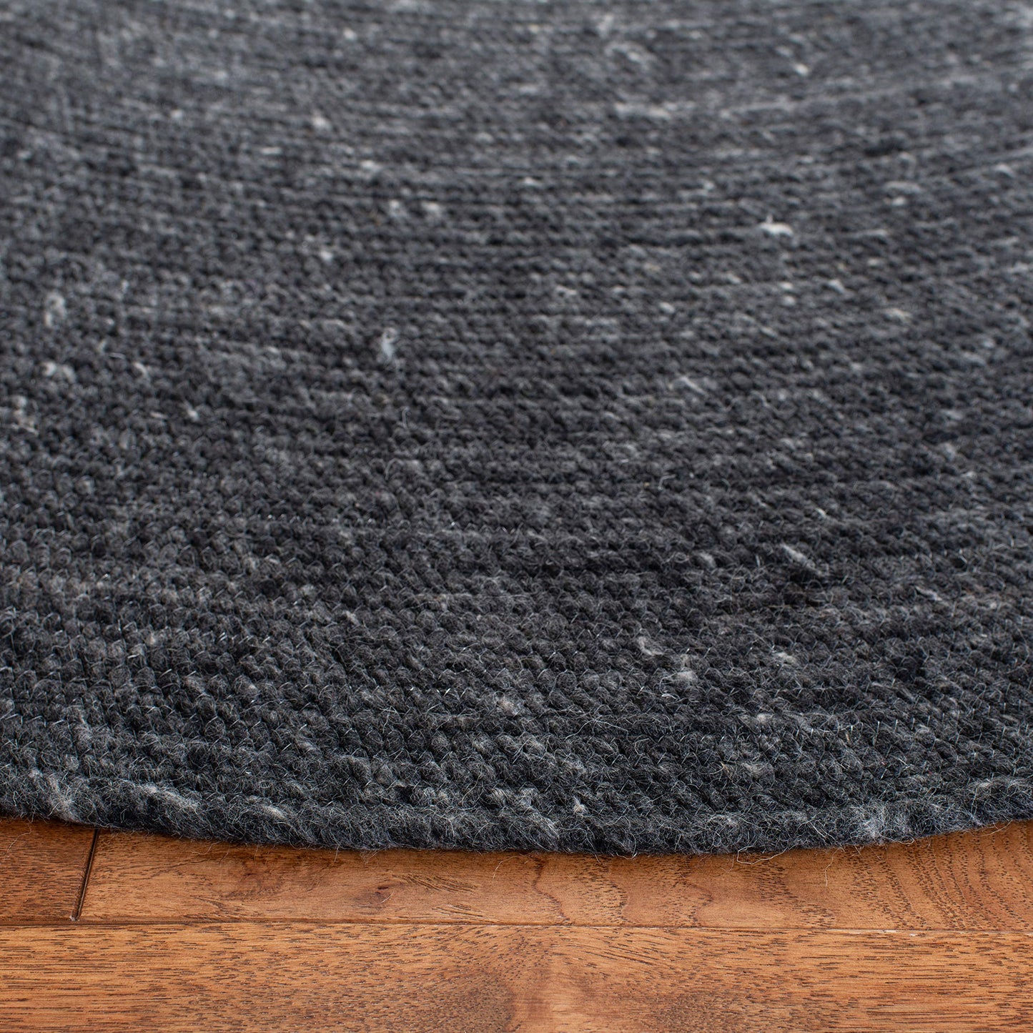 SAFAVIEH Braided Collection 4' Round Black BRD901Z Handmade Country Cottage Reversible Wool Entryway Foyer Living Room Bedroom Kitchen Area Rug