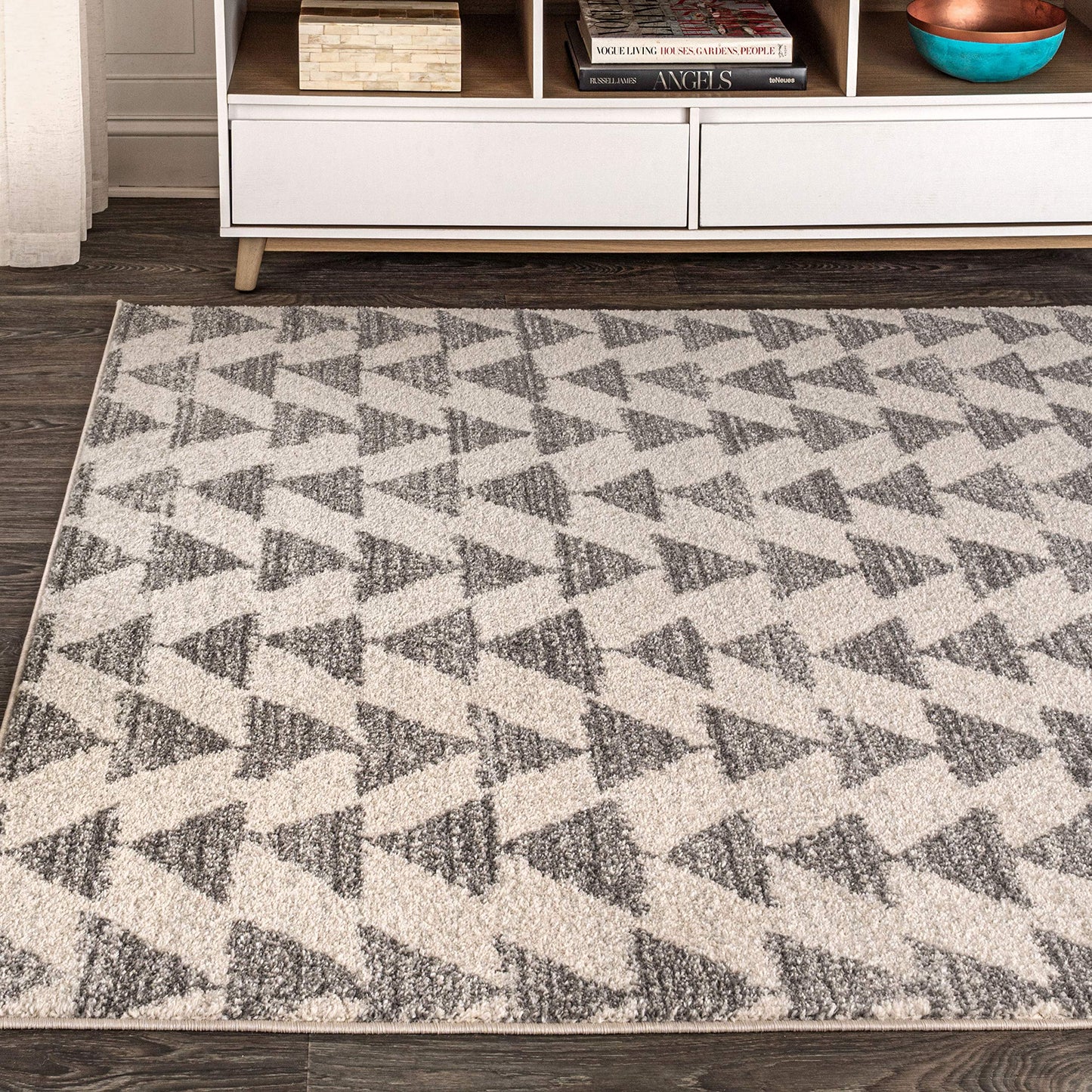 JONATHAN Y Aisha Moroccan Triangle Geometric Cream/Gray Indoor Area Rug, 8x10, Contemporary, Modern, Easy-Cleaning for Living Room, Bedroom, Kitchen, Pet Friendly, Non-Shedding (MOH206B-8)