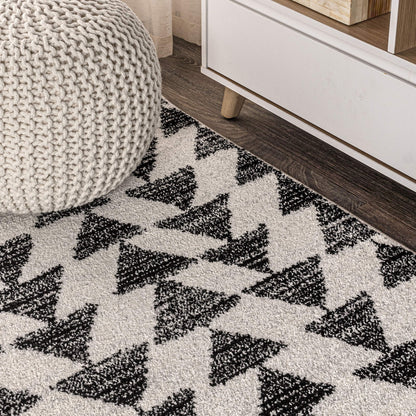 JONATHAN Y Aisha Moroccan Triangle Geometric Cream/Black Indoor Area Rug, 8x10, Contemporary, Modern, Easy-Cleaning for Living Room, Bedroom, Kitchen, Pet Friendly, Non-Shedding (MOH206A-8)