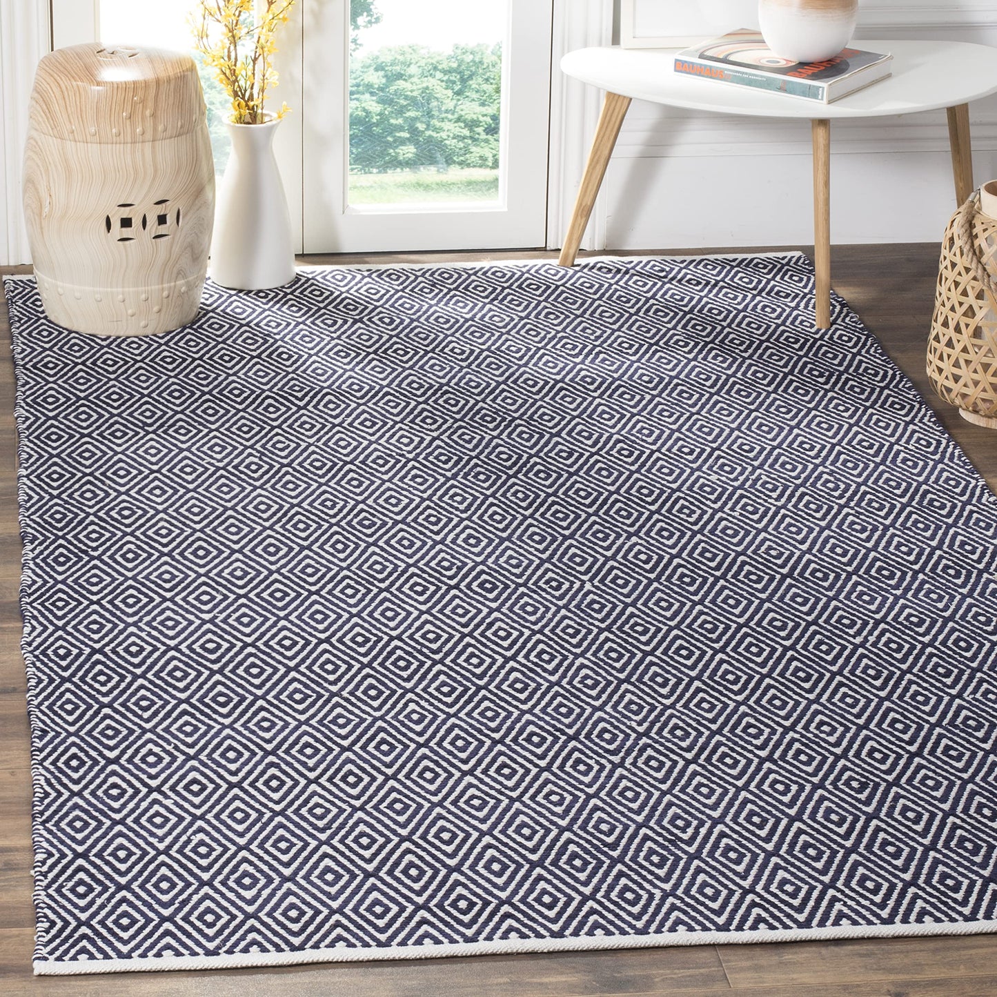 SAFAVIEH Boston Collection Area Rug - 4' Square, Navy, Handmade Flat Weave Cotton, Ideal for High Traffic Areas in Living Room, Bedroom (BOS682D)