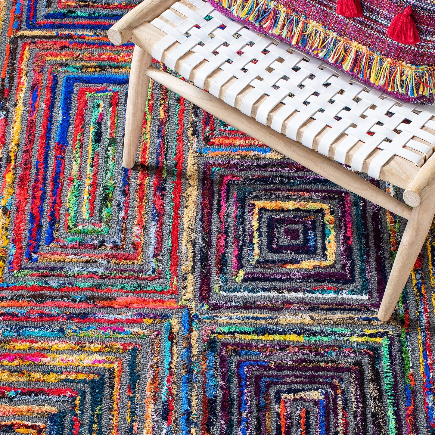SAFAVIEH Nantucket Collection Accent Rug - 4' x 6', Charcoal, Handmade Boho Abstract Cotton & Wool, Ideal for High Traffic Areas in Entryway, Living Room, Bedroom (NAN609A)