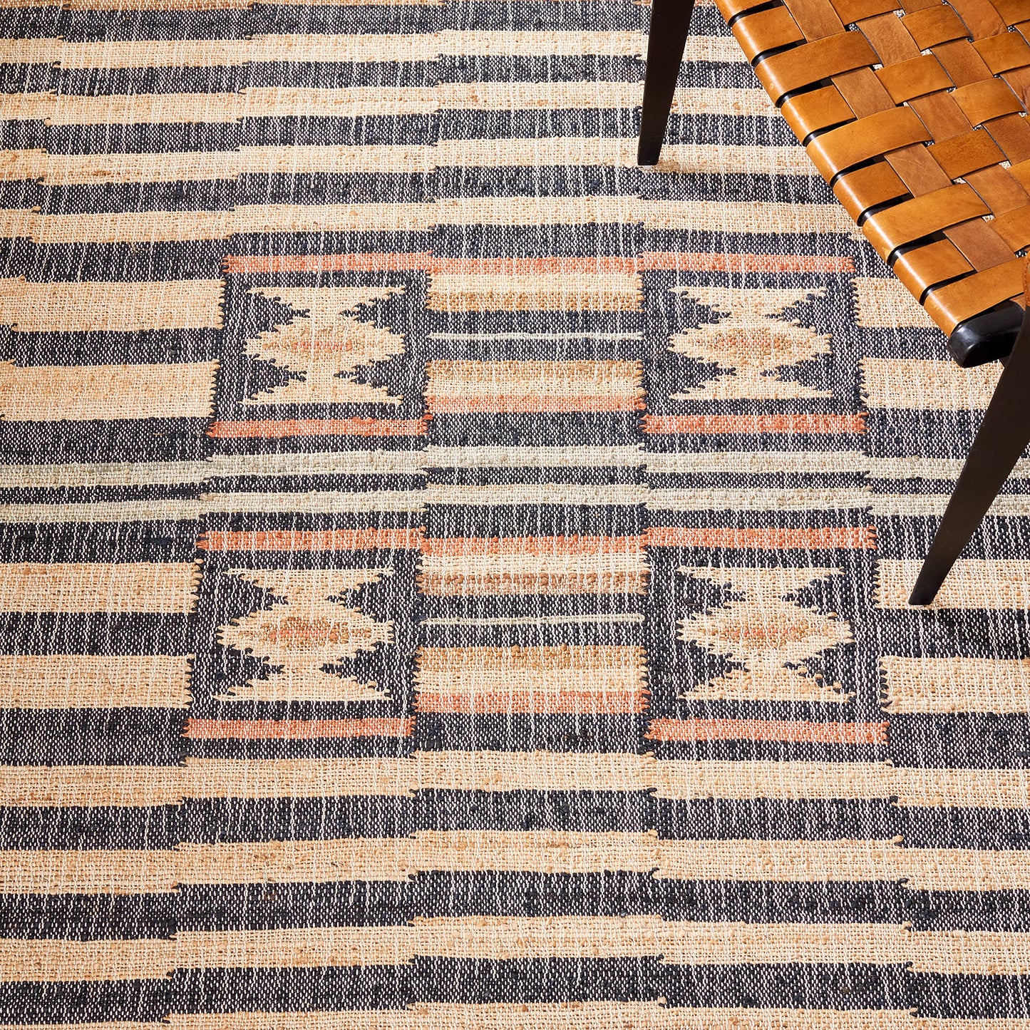 SAFAVIEH Kilim Collection Accent Rug - 3' x 5', Natural & Black, Handmade Flat Weave Jute, Ideal for High Traffic Areas in Entryway, Living Room, Bedroom (KLM709A)