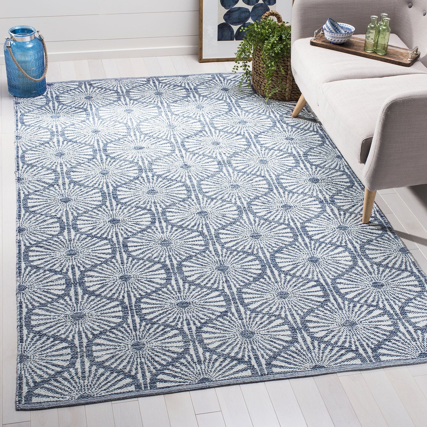 SAFAVIEH Montauk Collection Area Rug - 5' x 8', Navy & Ivory, Handmade Cotton, Ideal for High Traffic Areas in Living Room, Bedroom (MTK606C)